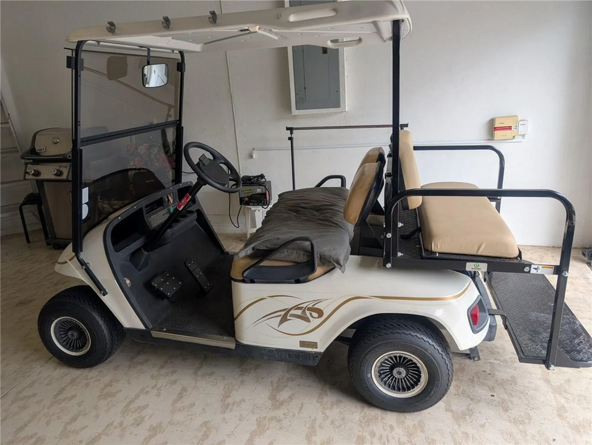 Property Slideshow image 33 of 61 | 2050 sifield greens way # 19, Sun City Center, FL, 33573