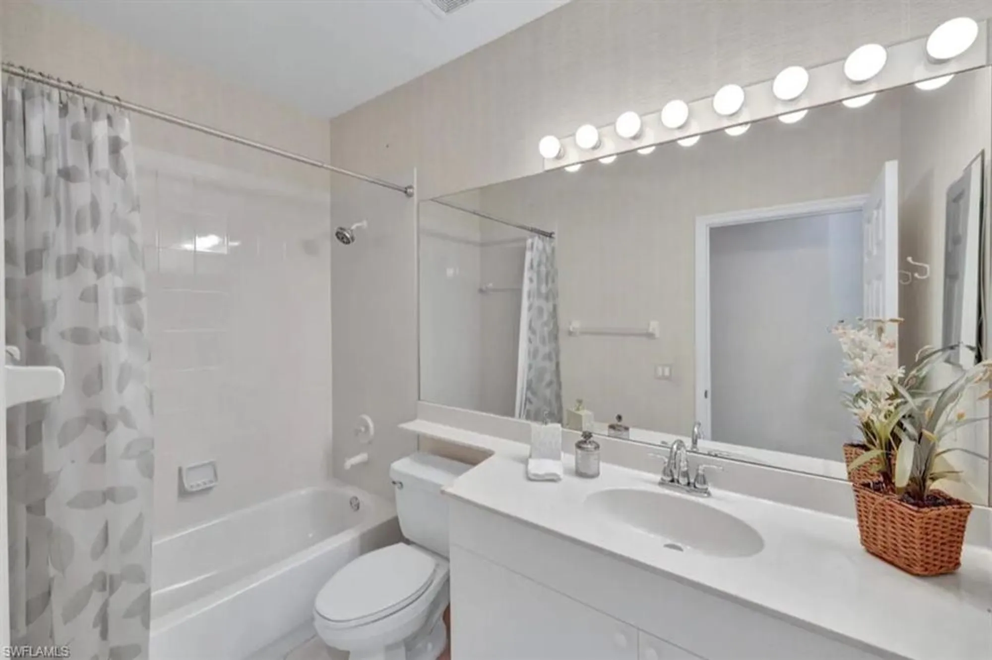 Property Slideshow image 22 of 36 | 3281 crossings ct 201, Bonita Springs, FL, 34134