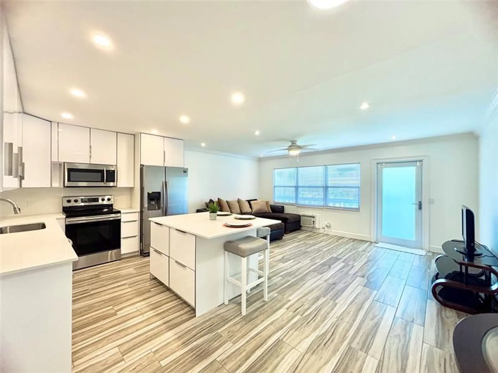 Property Slideshow image 11 of 70 | 279 oakridge p # 279, Deerfield Beach, FL, 33442