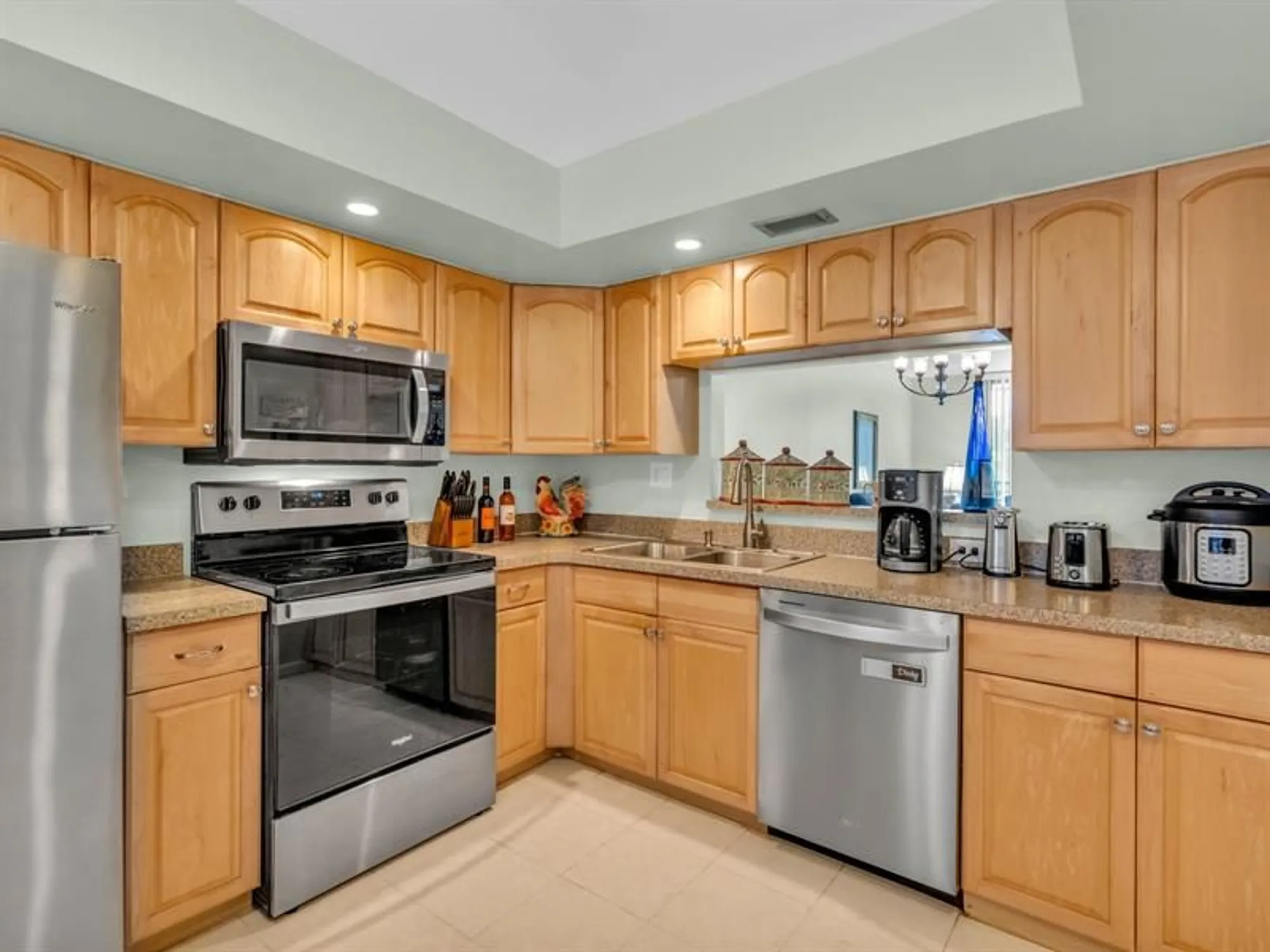 Property Slideshow image 13 of 51 | 1101 colony point cir 422, Pembroke Pines, FL, 33026