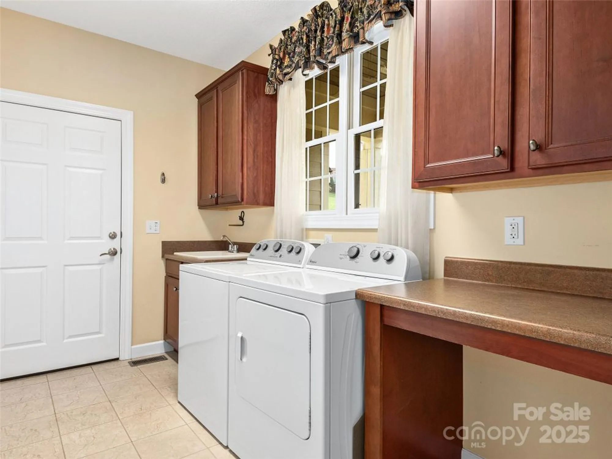 Property Slideshow image 18 of 35 | 54 deep valley ln, Hendersonville, NC, 28791