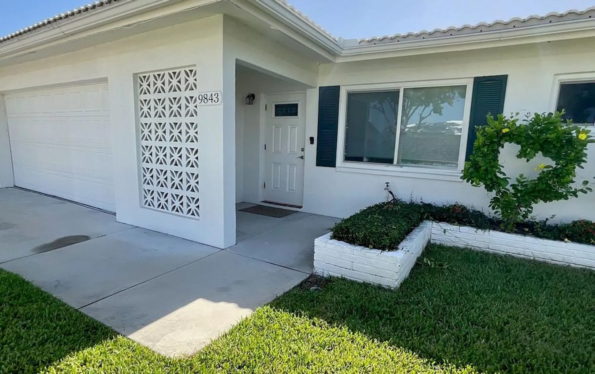 Property Slideshow image 2 of 43 | 9843 34th way n # 4, Pinellas Park, FL, 33782