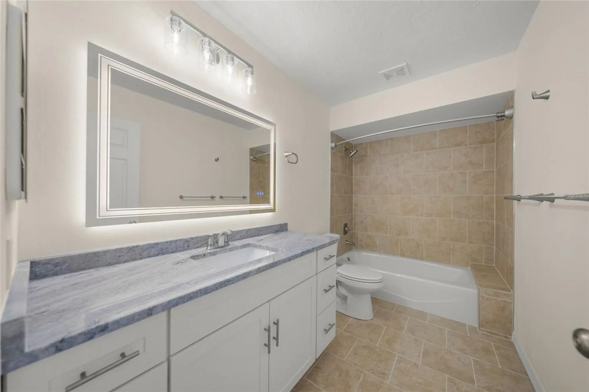 Property Slideshow image 33 of 62 | 4555 forest wood trl 23, Sarasota, FL, 34241