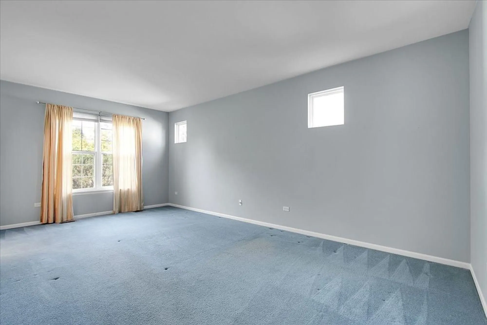 Property Slideshow image 14 of 28 | 16012 carillon lakes ct, Crest Hill, IL, 60403