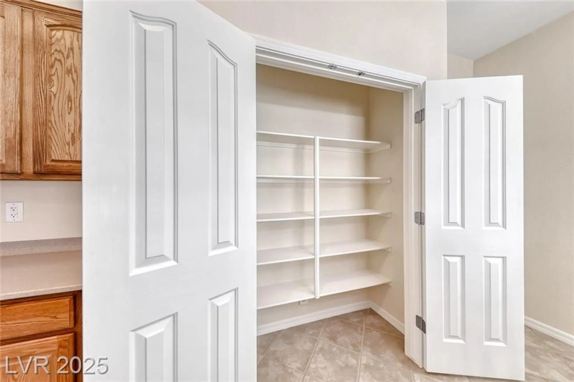 Property Slideshow image 19 of 56 | 2218 sandstone cliffs dr, Henderson, NV, 89044