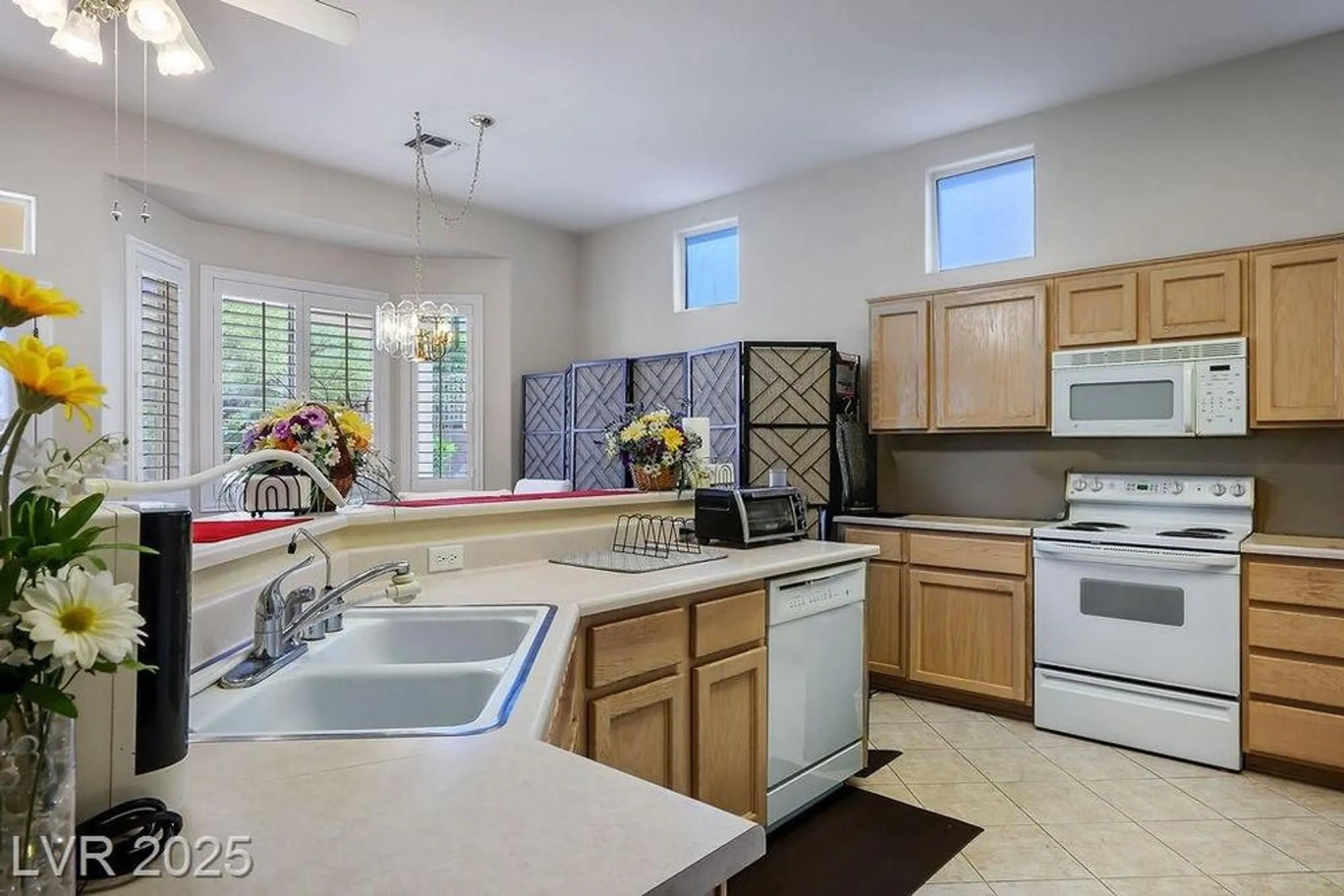 Property Slideshow image 5 of 74 | 10409 longwood dr, Las Vegas, NV, 89134