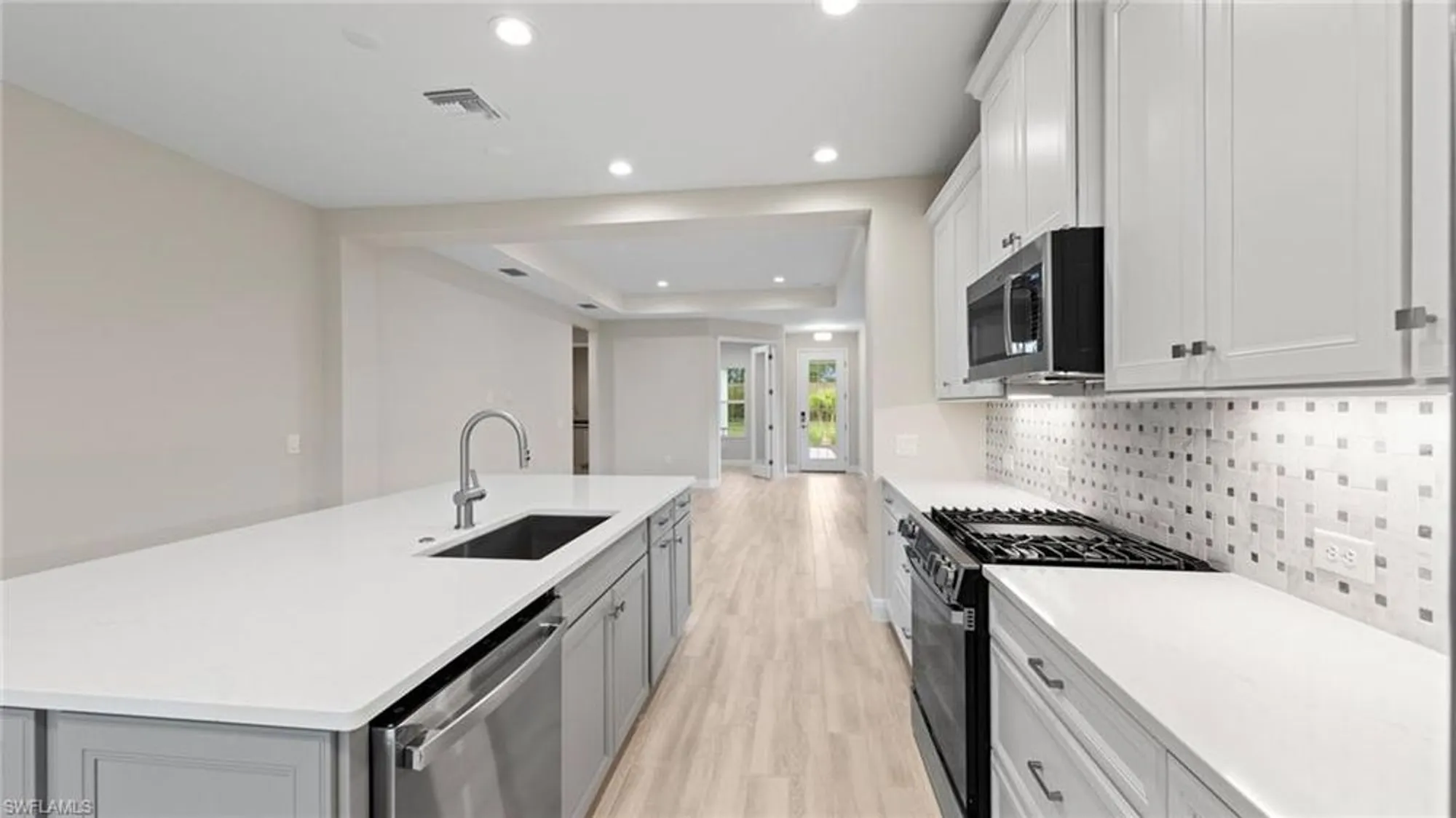 Property Slideshow image 11 of 33 | 2937 heritage pines dr, Fort Myers, FL, 33905