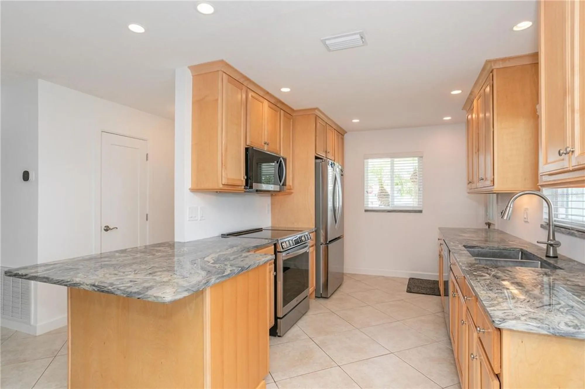 Property Slideshow image 22 of 62 | 214 fair winds dr # 214, Nokomis, FL, 34275