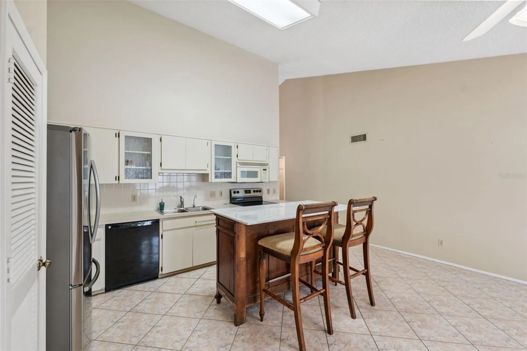Property Slideshow image 16 of 49 | 2192 swedish dr 26, Clearwater, FL, 33763