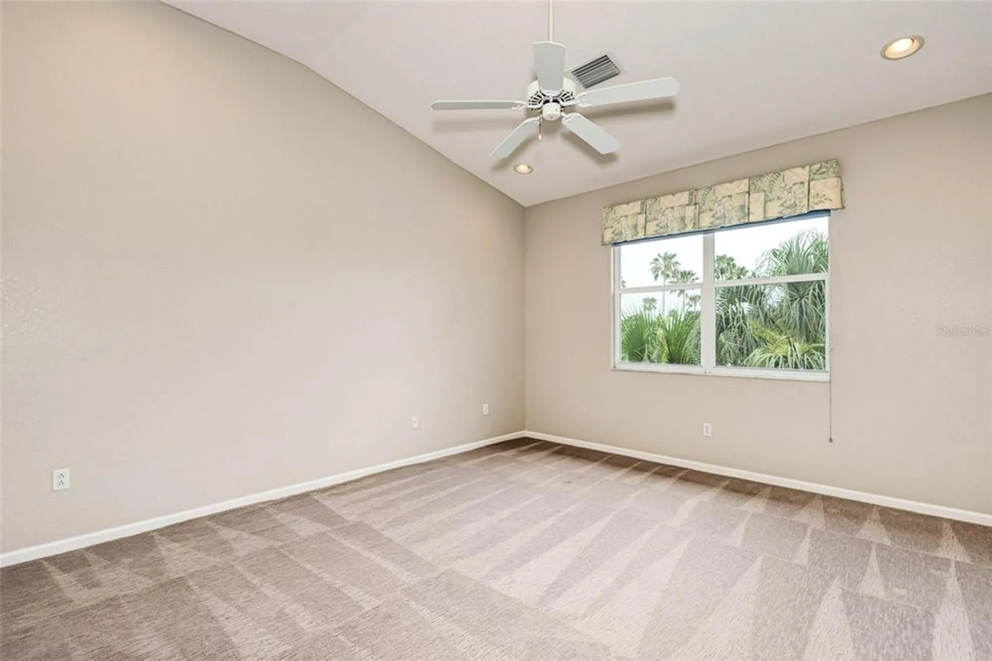 Property Slideshow image 28 of 78 | 3322 grand vista ct unit 203, Port Charlotte, FL, 33953