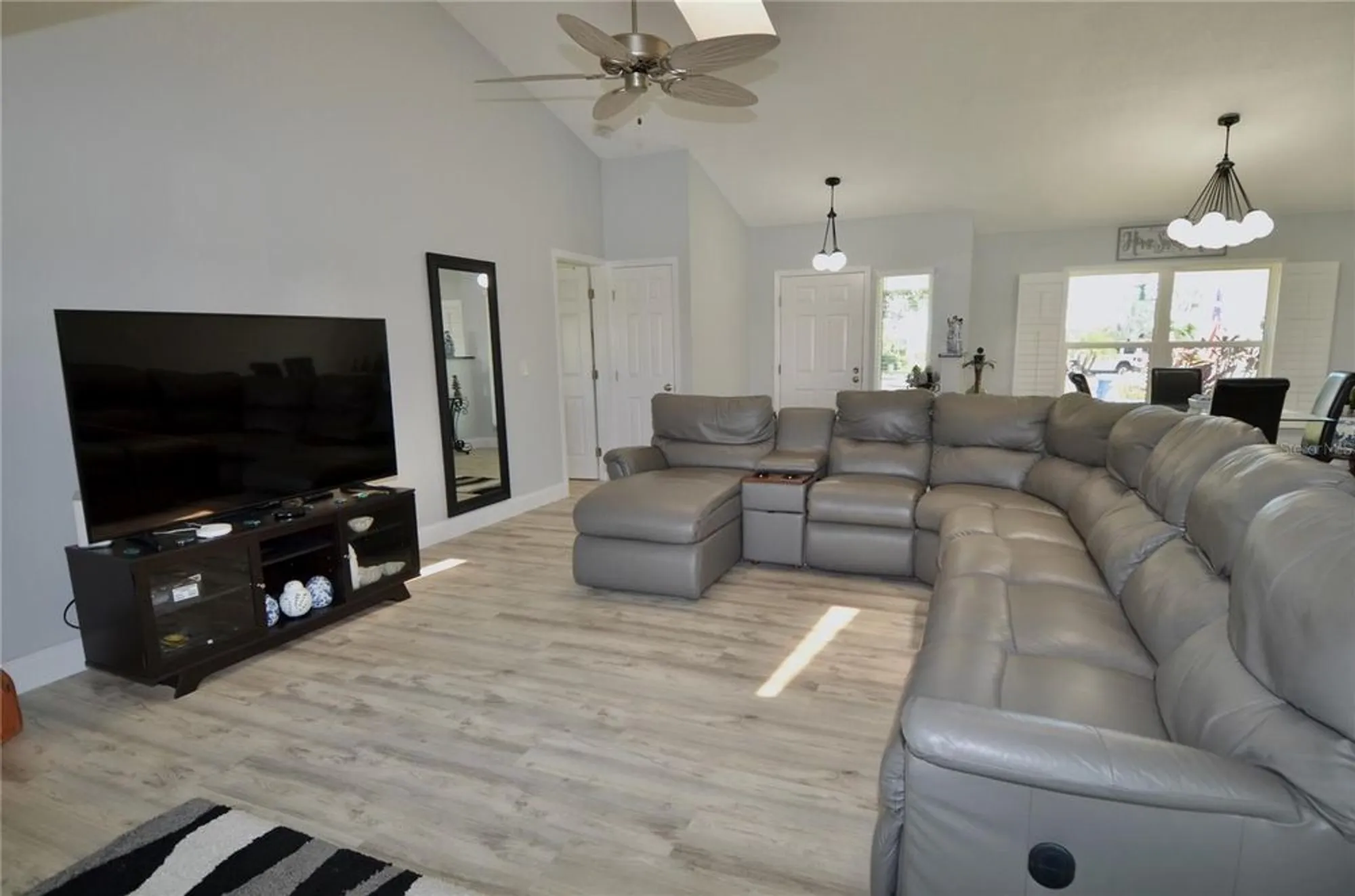 Property Slideshow image 21 of 77 | 611 paget dr, Venice, FL, 34293