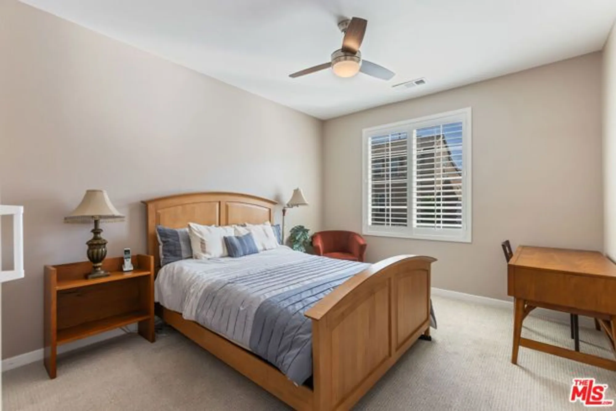 Property Slideshow image 25 of 33 | 25105 citron ln, Canyon Country, CA, 91387