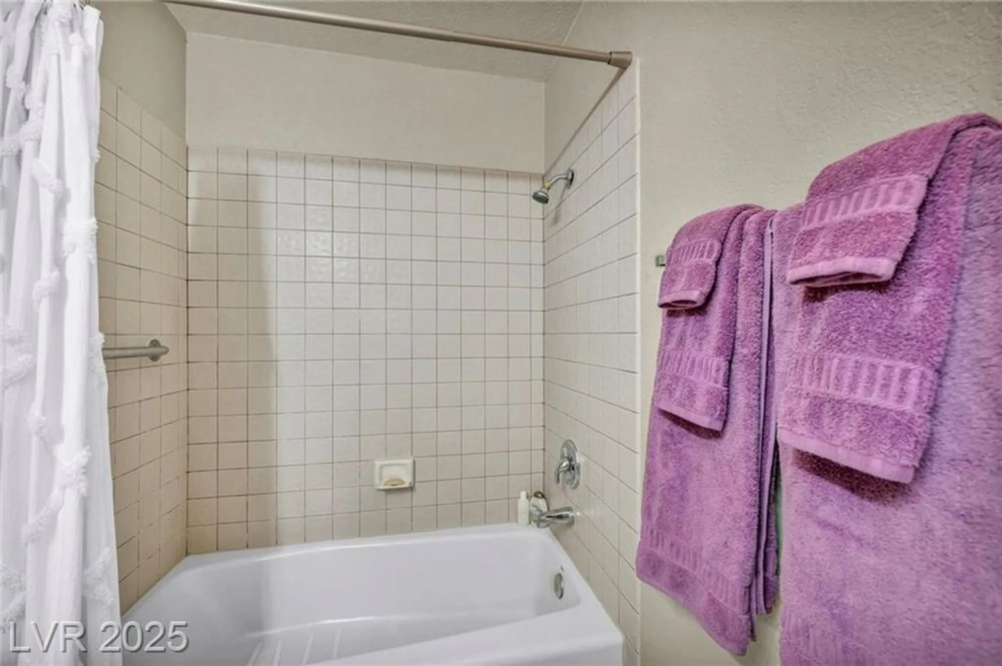 Property Slideshow image 25 of 44 | 2851 s valley view blvd unit 1025, Las Vegas, NV, 89102