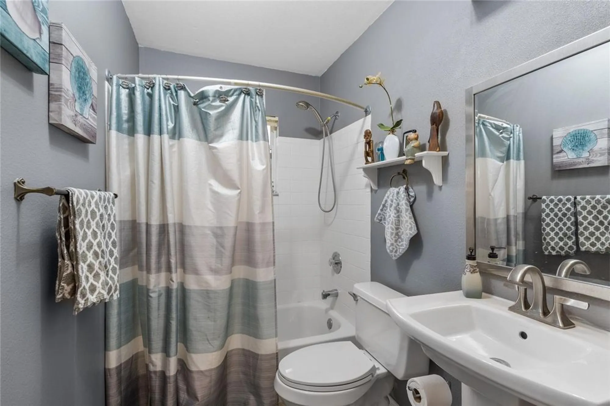 Property Slideshow image 20 of 47 | 27107 racquet cir, Leesburg, FL, 34748