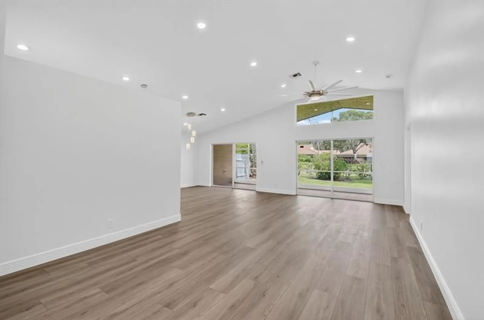 Property Slideshow image 4 of 62 | 5891 royal isles blvd, Boynton Beach, FL, 33437