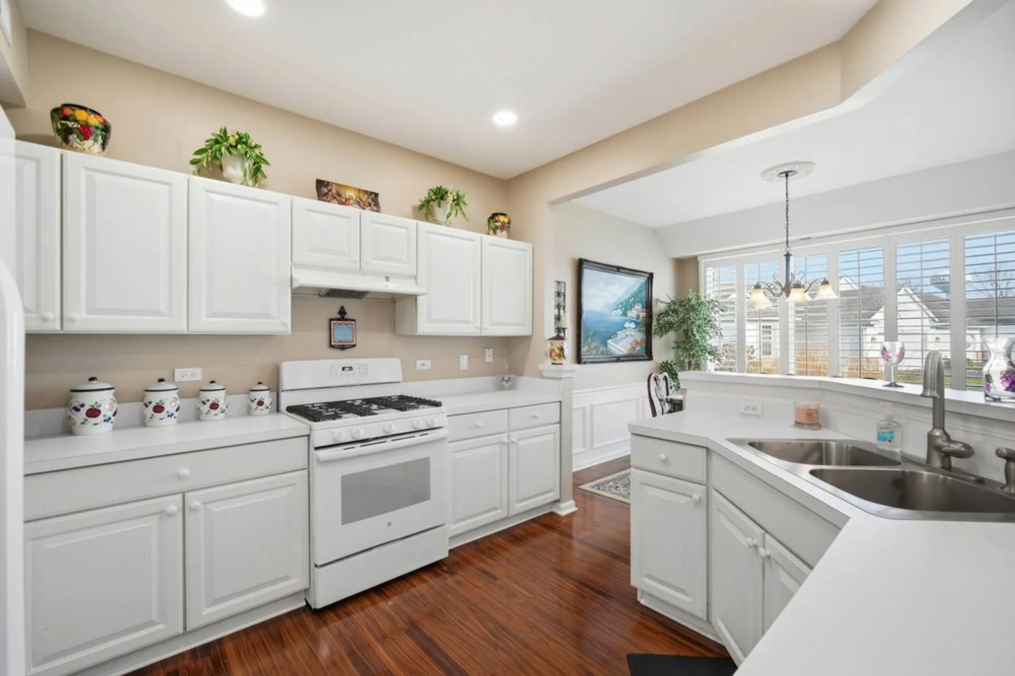 Property Slideshow image 9 of 22 | 12862 norfolk dr, Huntley, IL, 60142