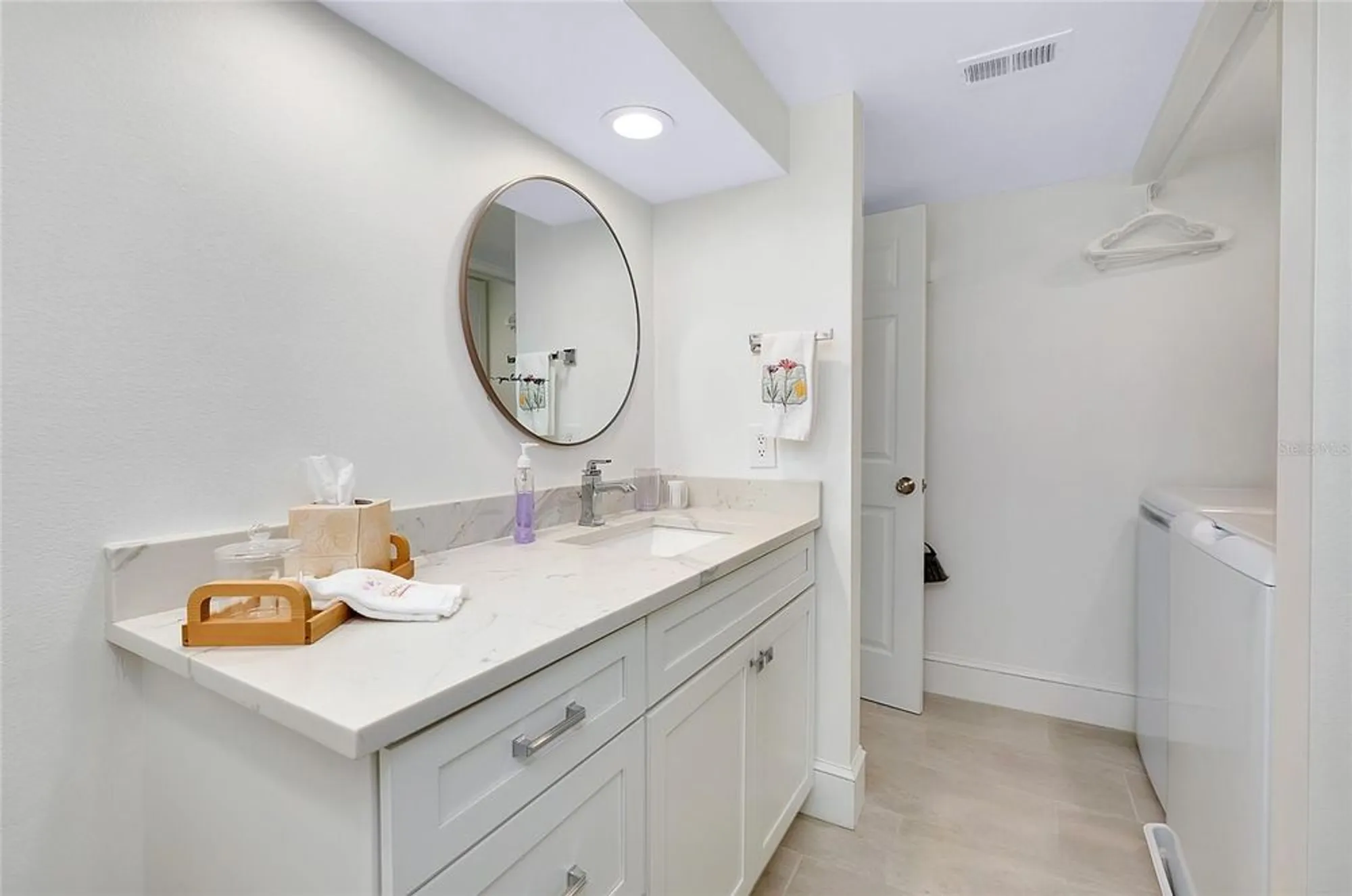 Property Slideshow image 43 of 68 | 433 cerromar ln 430, Venice, FL, 34293