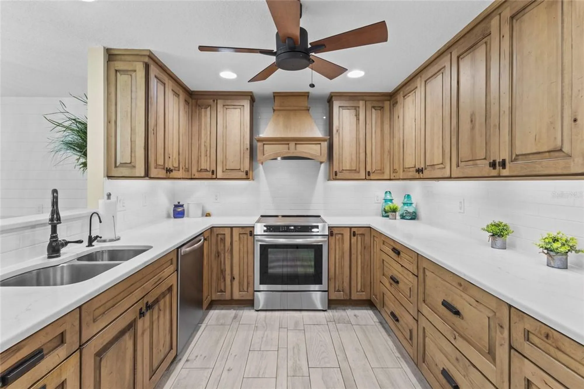 Property Slideshow image 8 of 38 | 7143 fairway bend ln, Sarasota, FL, 34243