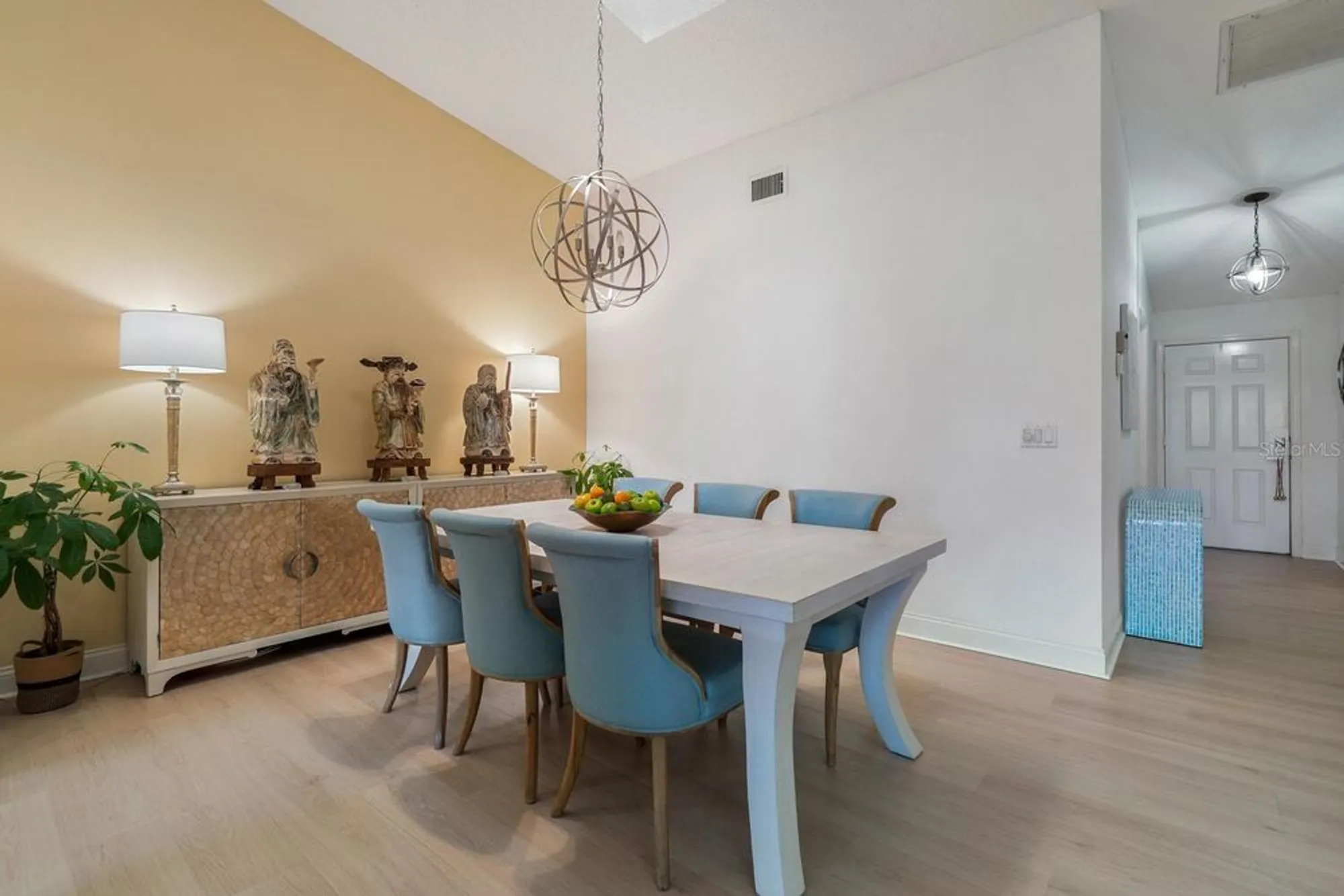 Property Slideshow image 11 of 49 | 4033 wilshire cir 139, Sarasota, FL, 34238