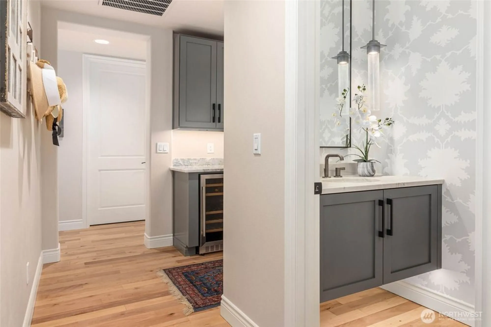 Property Slideshow image 14 of 38 | 12438 243rd pl, Redmond, WA, 98053