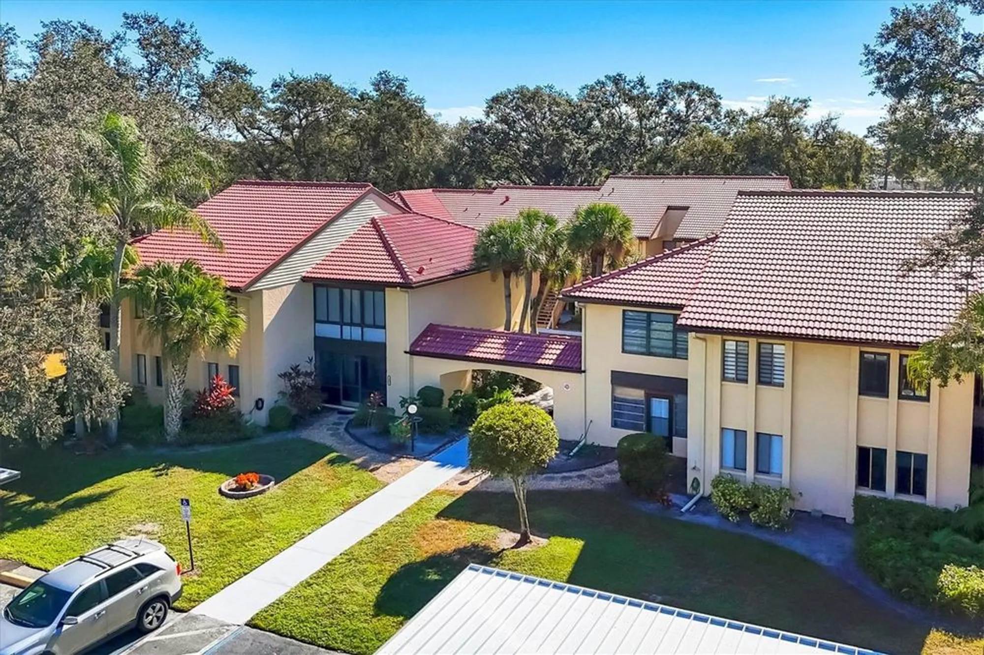 Property Slideshow image 2 of 34 | 1111 w faith cir apt 2004, Bradenton, FL, 34212