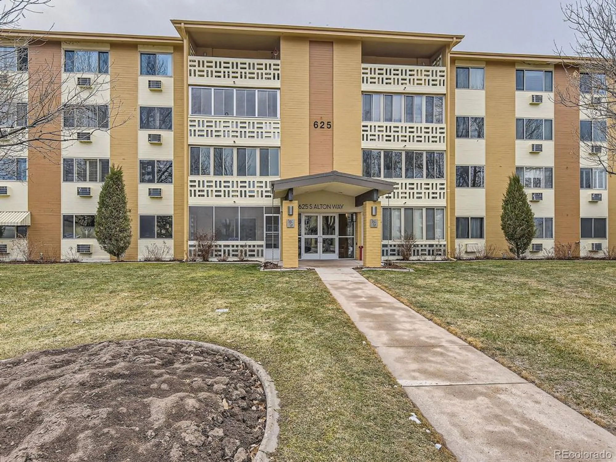 Property Slideshow image 2 of 32 | 625 s alton way 3d, Denver, CO, 80247