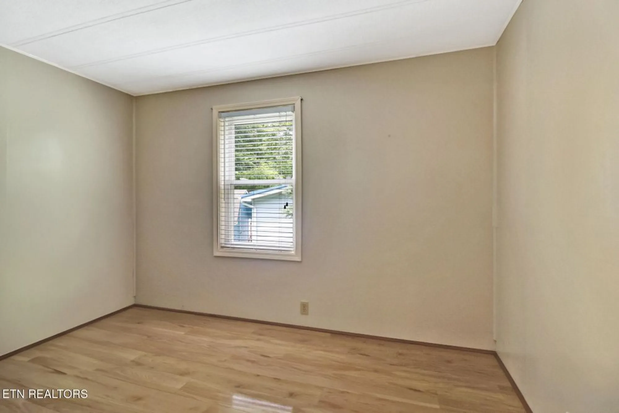 Property Slideshow image 20 of 28 | 20 robin hood ln, Crossville, TN, 38558