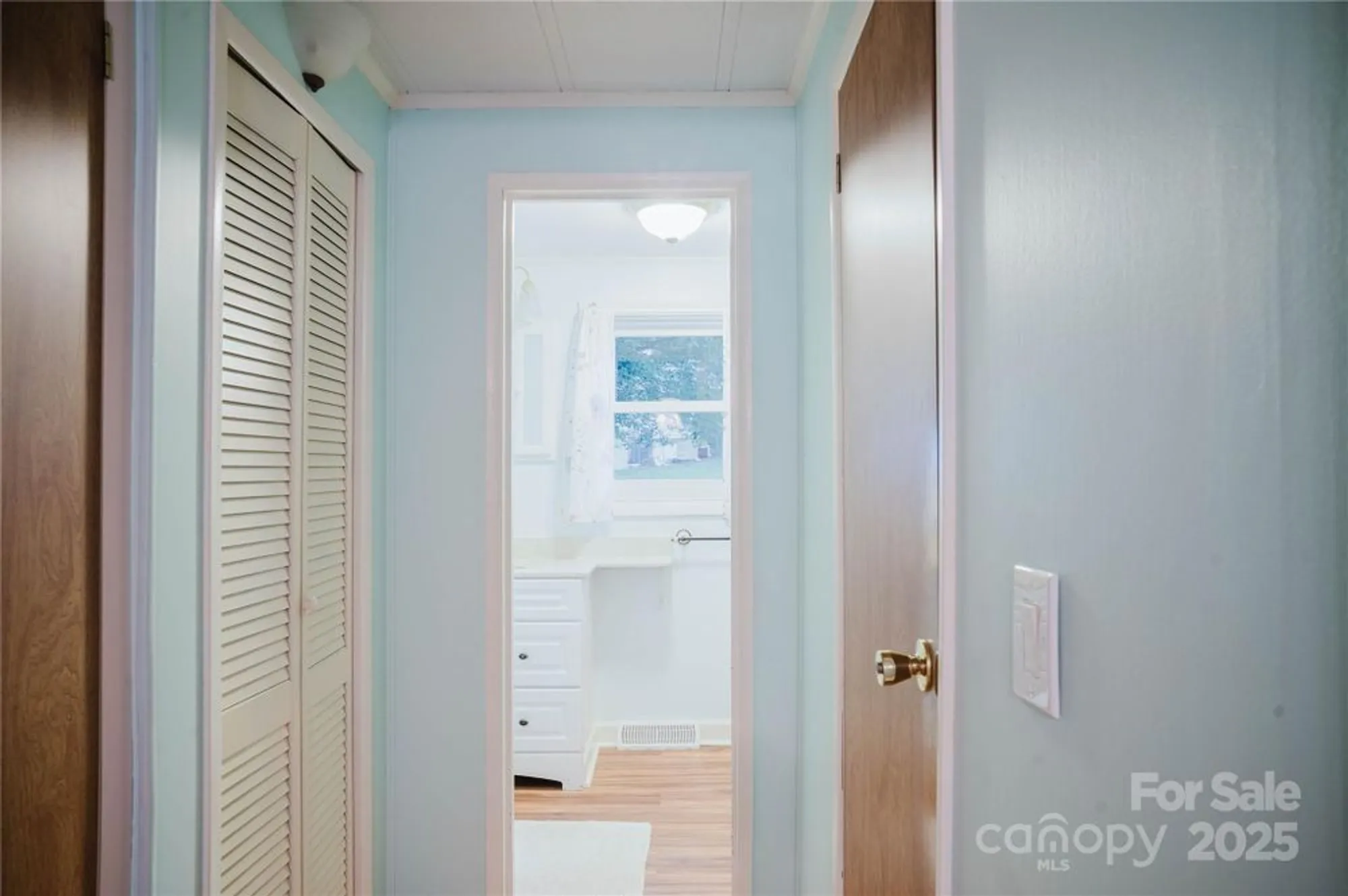 Property Slideshow image 19 of 34 | 402 deerfield ct, Hendersonville, NC, 28792