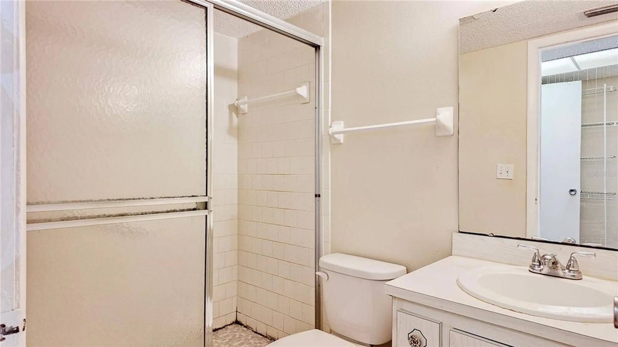 Property Slideshow image 19 of 21 | 4127 heron way # 111, Bradenton, FL, 34205