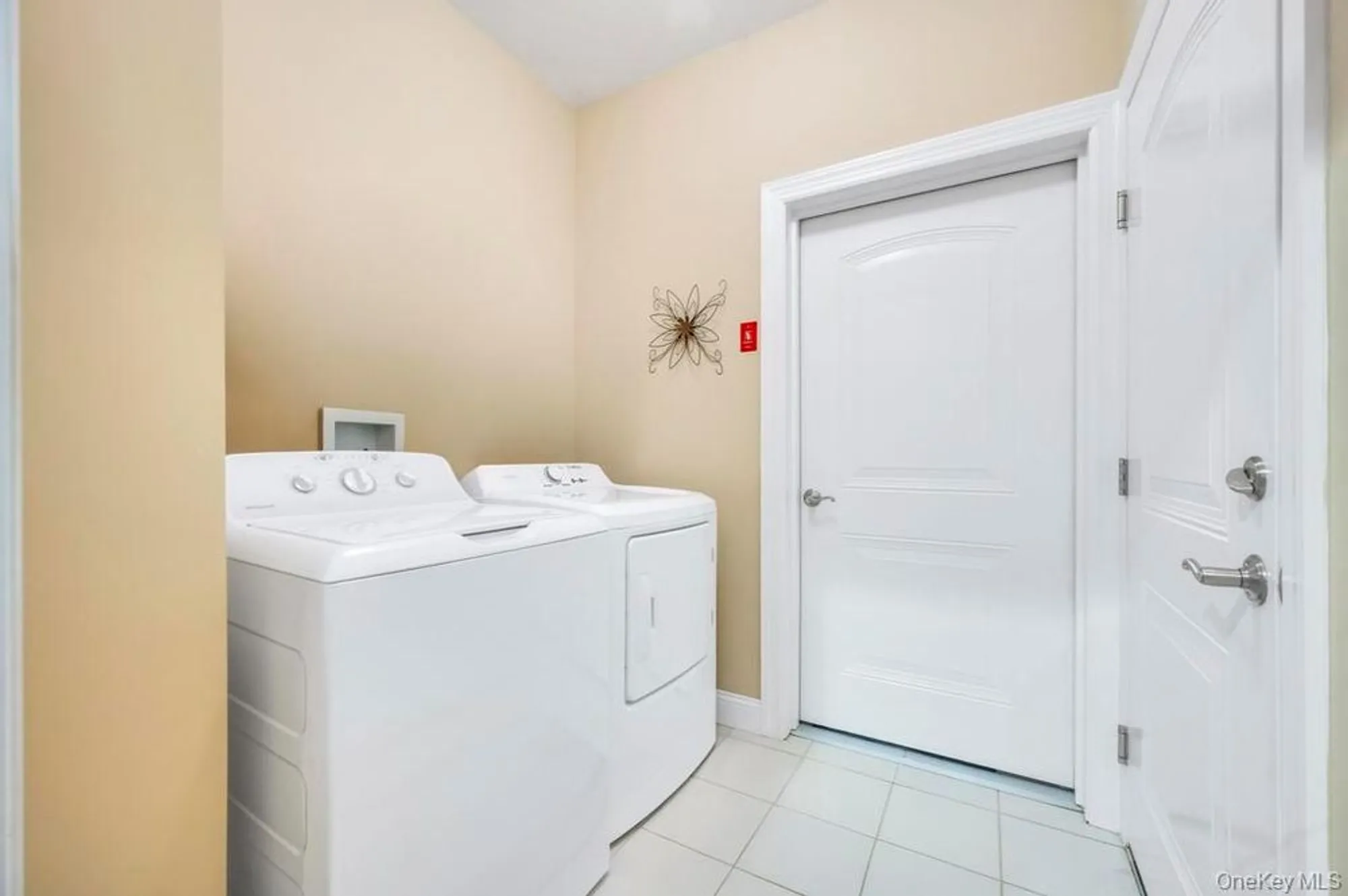 Property Slideshow image 31 of 42 | 4 haverton ct, Riverhead, NY, 11901