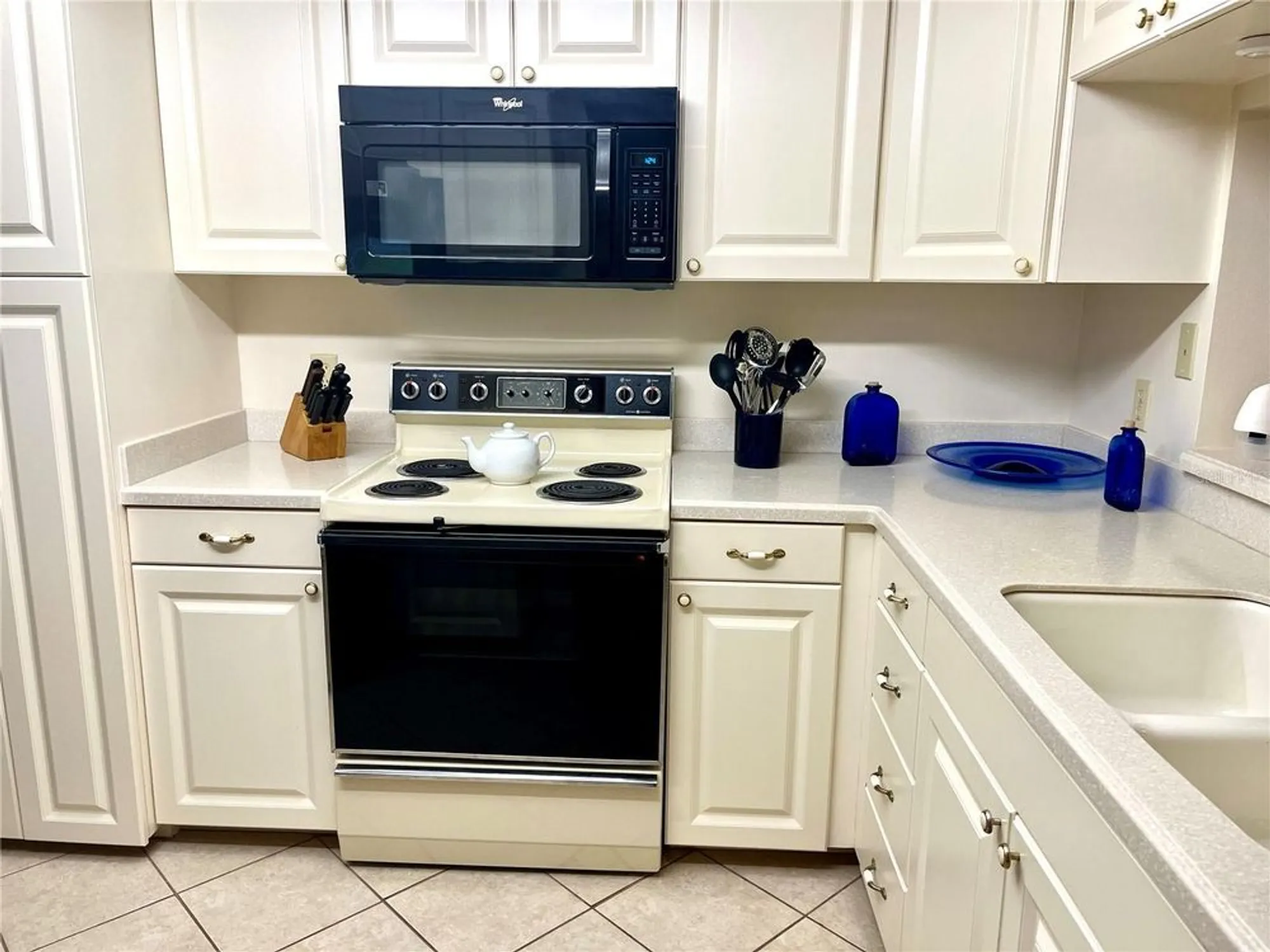 Property Slideshow image 11 of 65 | 6503 stone river rd apt 109, Bradenton, FL, 34203