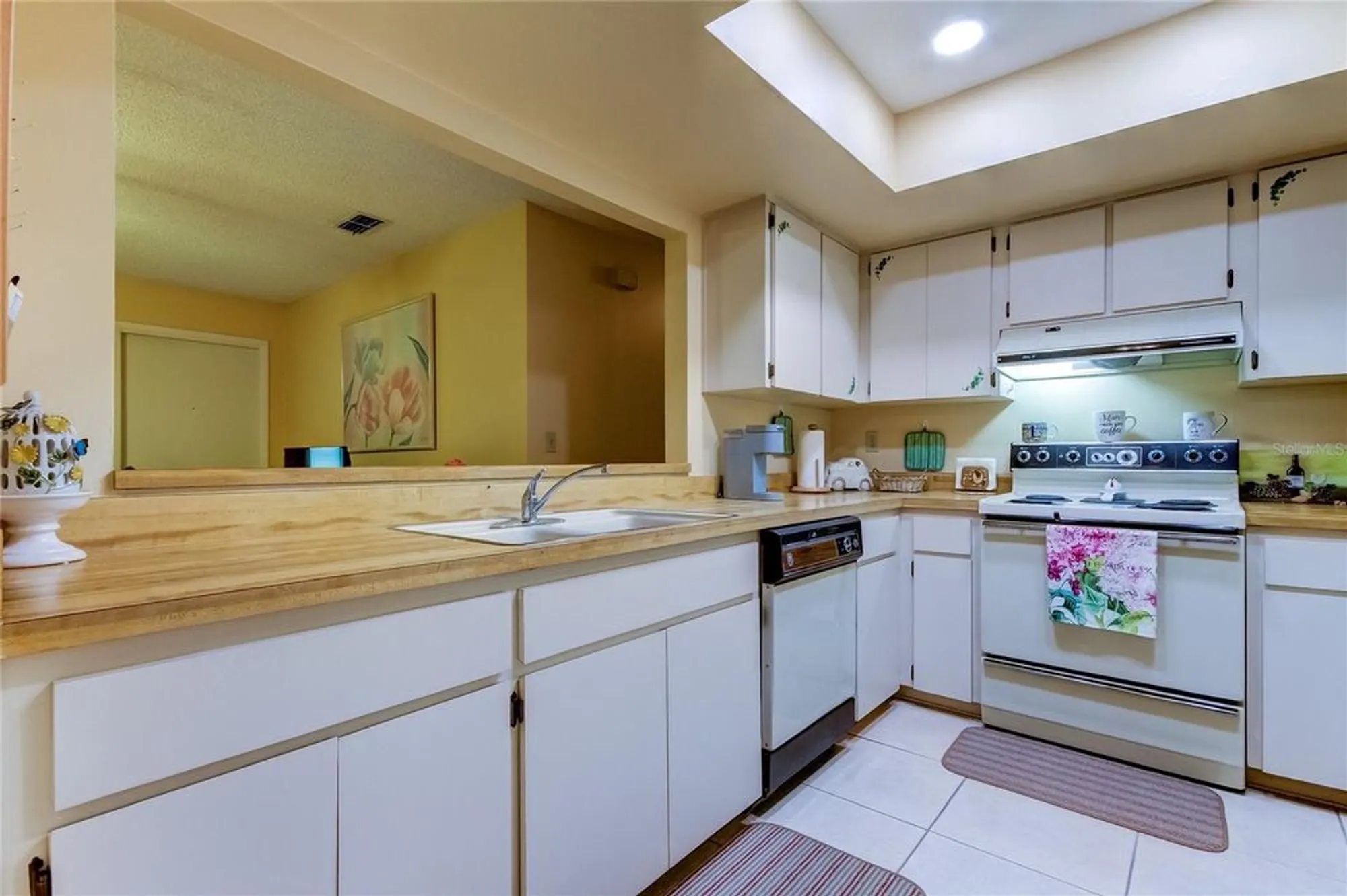 Property Slideshow image 28 of 44 | 3283 hilary cir 2c, Palm Harbor, FL, 34684