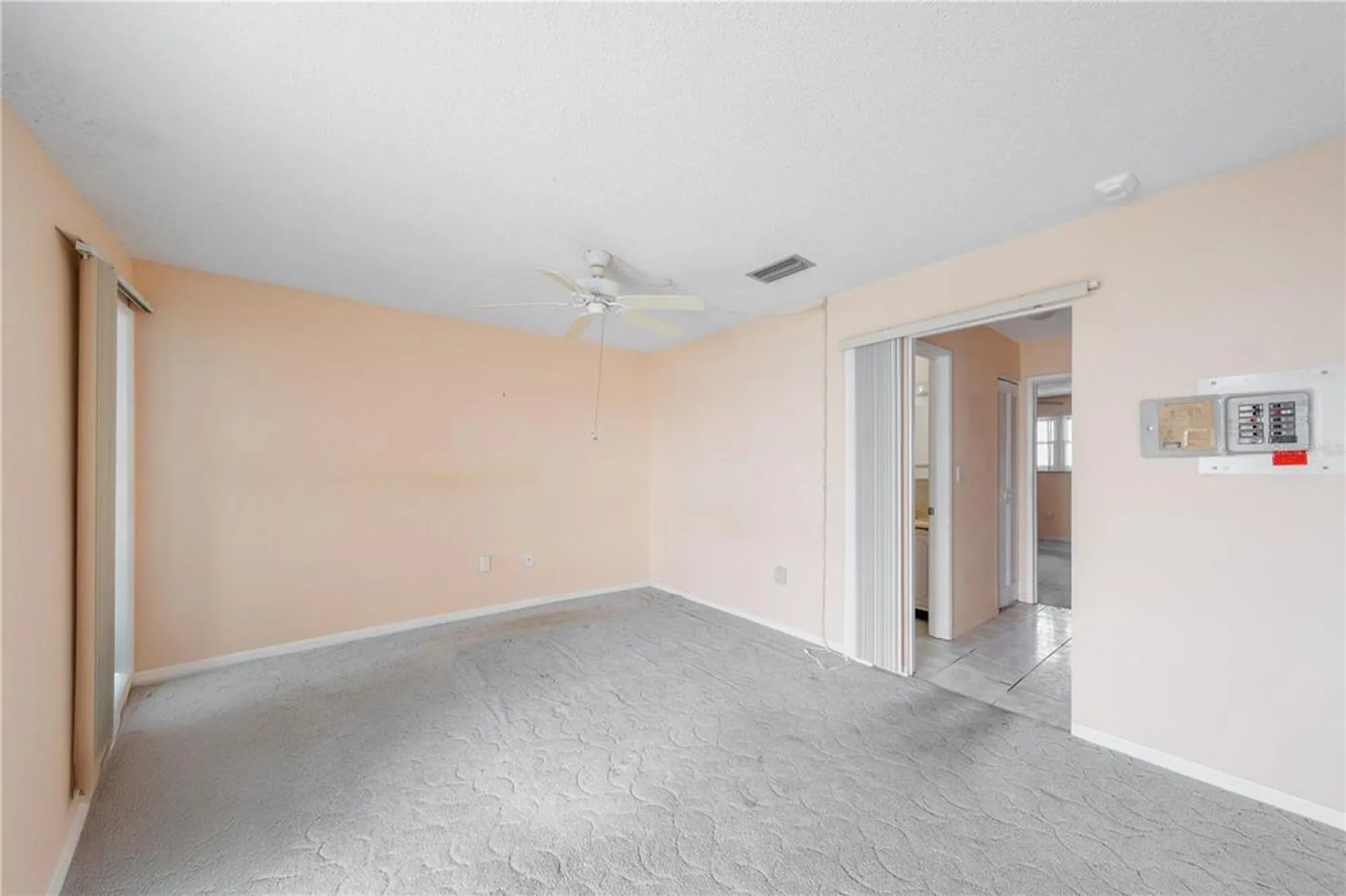 Property Slideshow image 11 of 30 | 5925 shore blvd 606, Gulfport, FL, 33707
