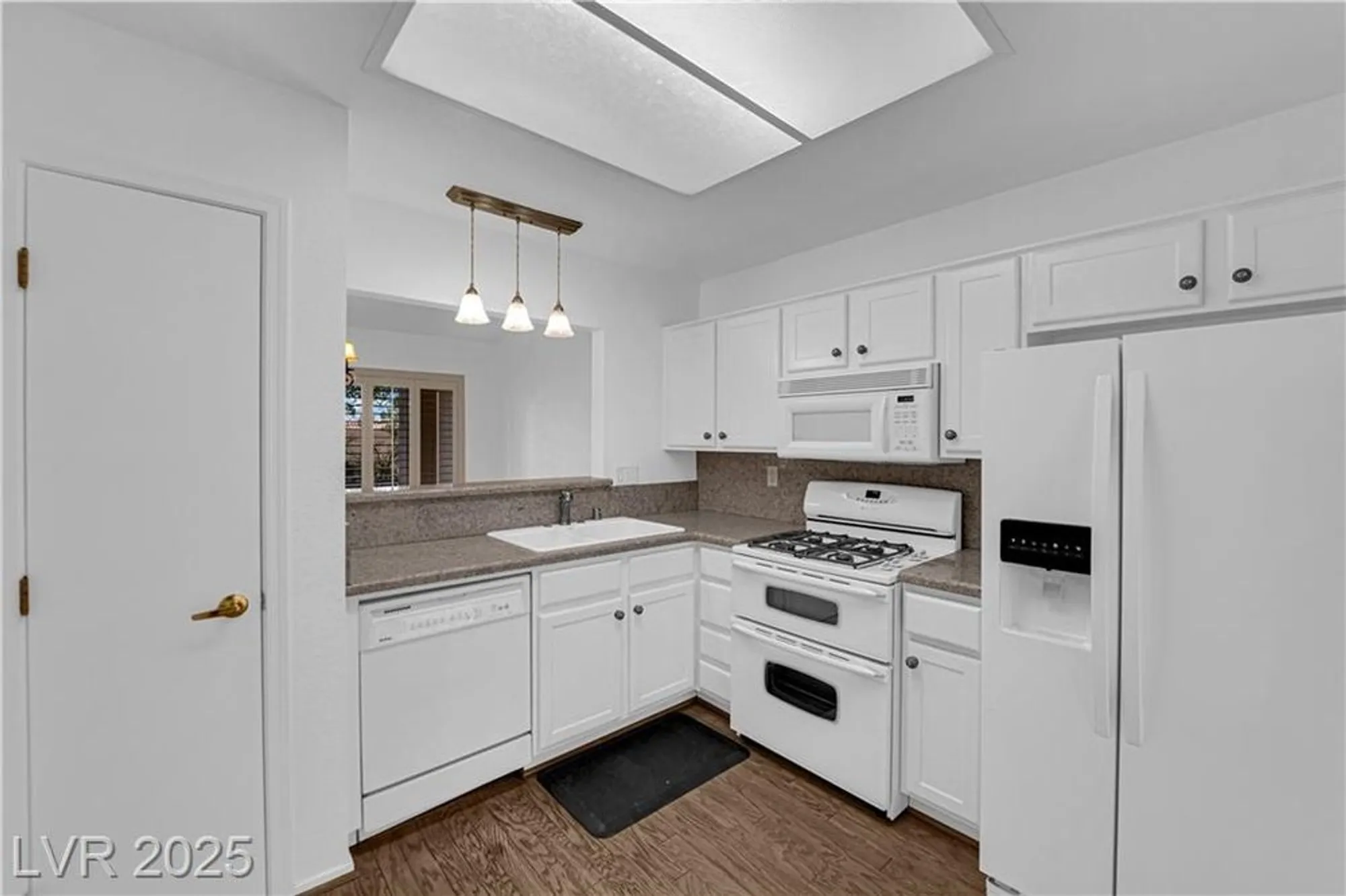 Property Slideshow image 14 of 40 | 9424 gold mountain dr, Las Vegas, NV, 89134