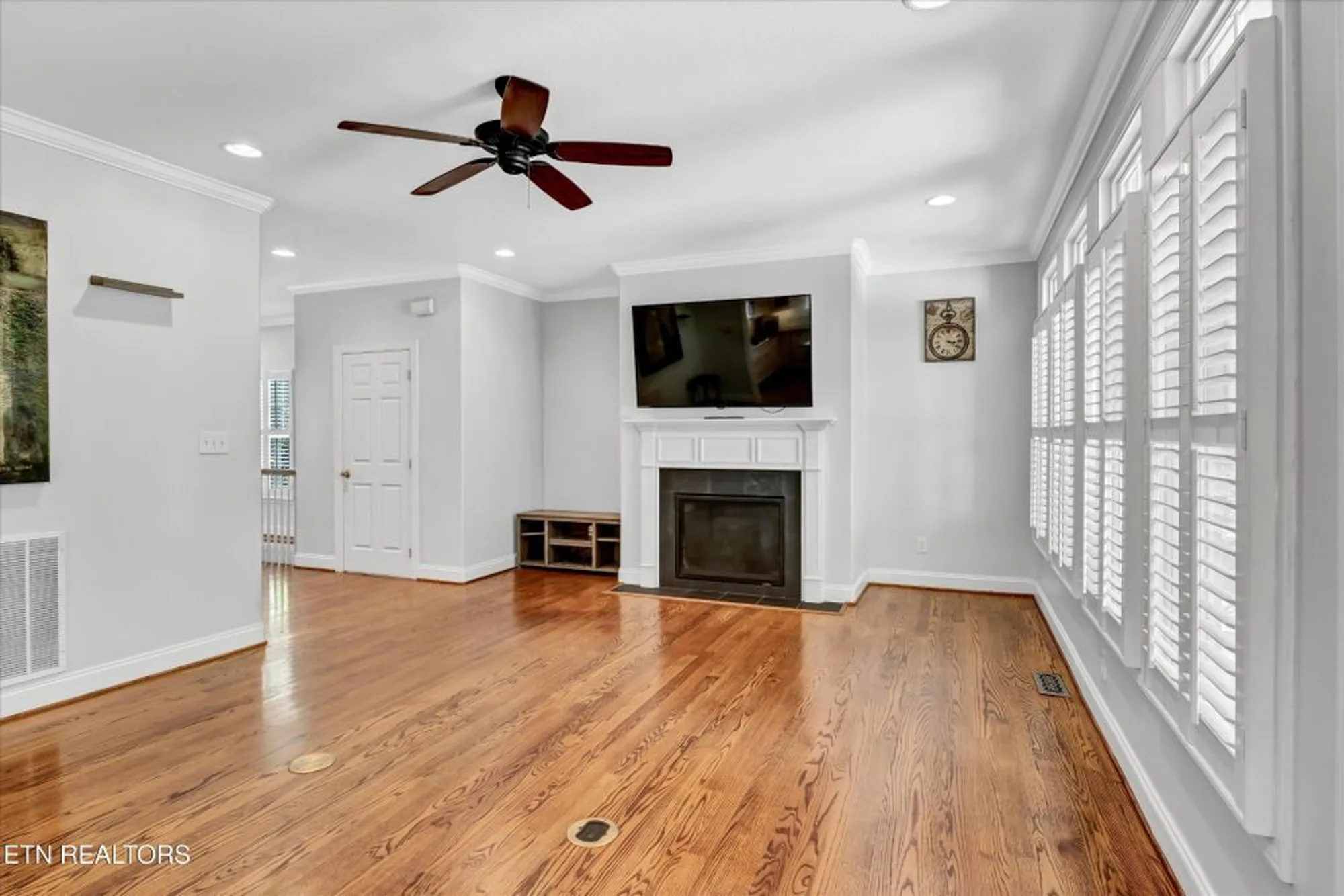 Property Slideshow image 6 of 25 | 140 ootsima way, Loudon, TN, 37774