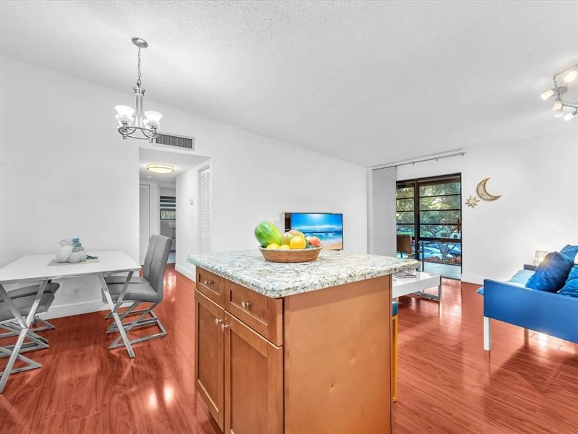 Property Slideshow image 6 of 39 | 7164 ashmont cir 204, Tamarac, FL, 33321