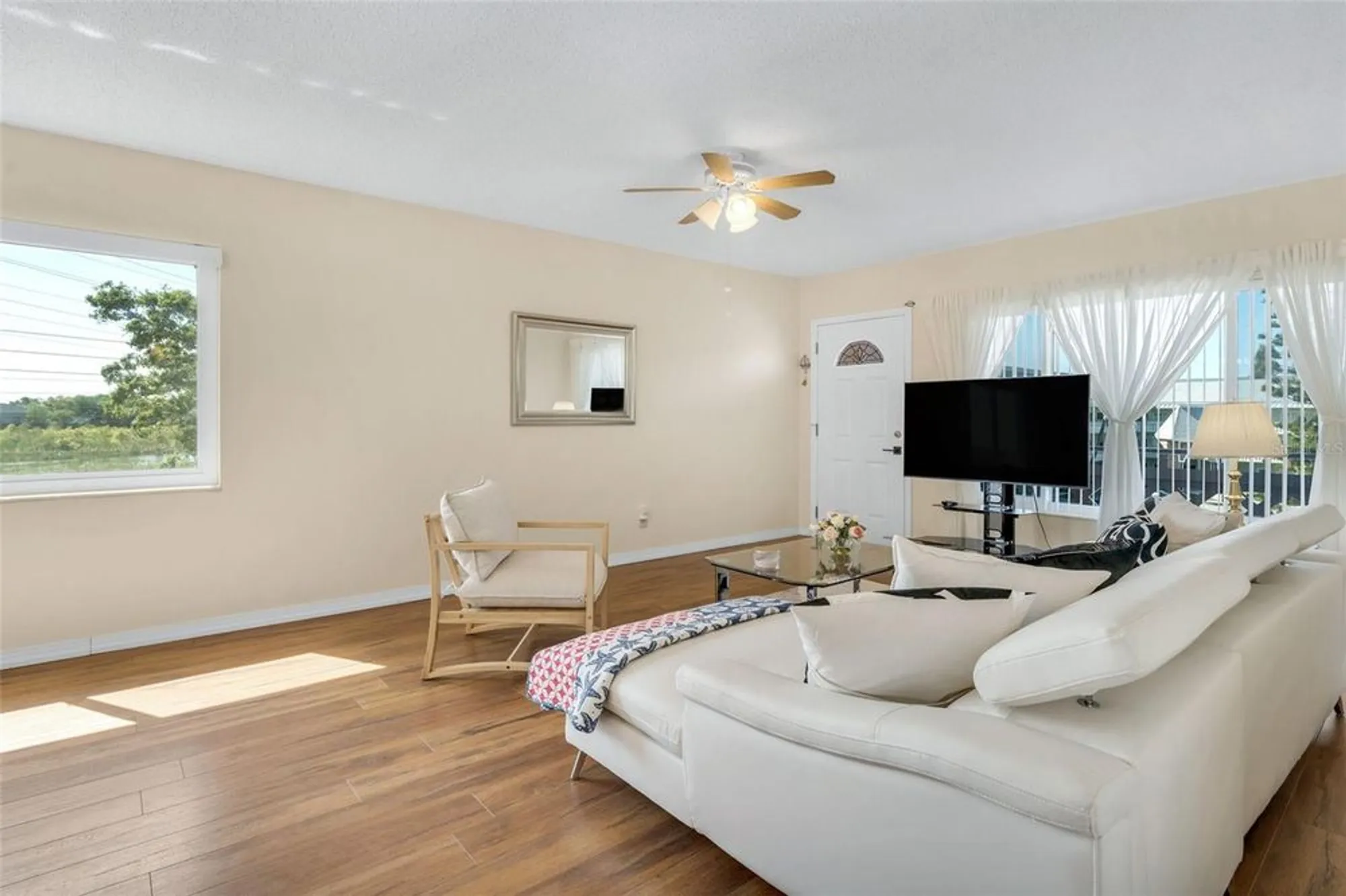Property Slideshow image 4 of 29 | 2458 columbia dr 84, Clearwater, FL, 33763