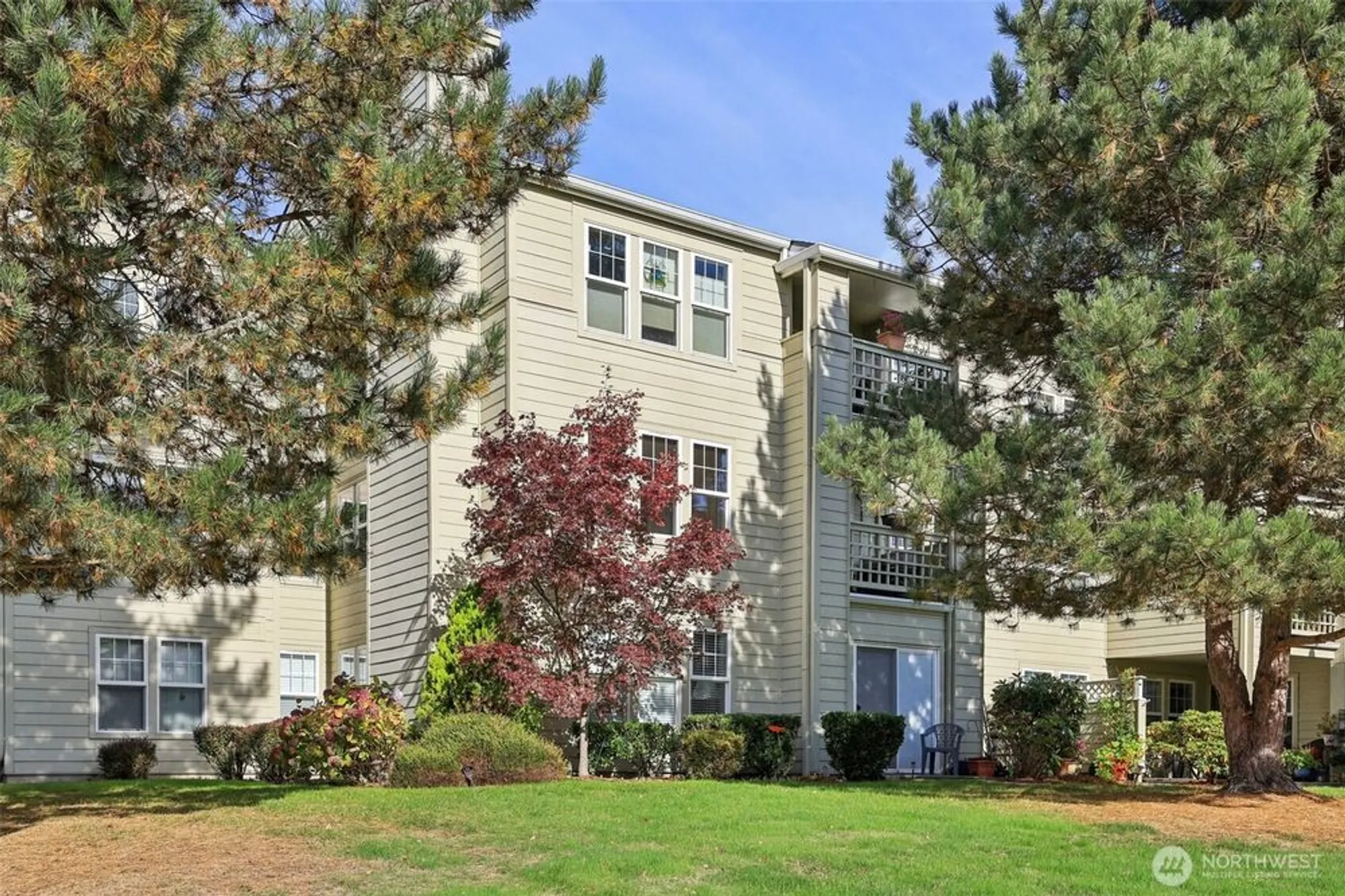 Property Slideshow image 32 of 32 | 4109 224th ln 207, Issaquah, WA, 98029