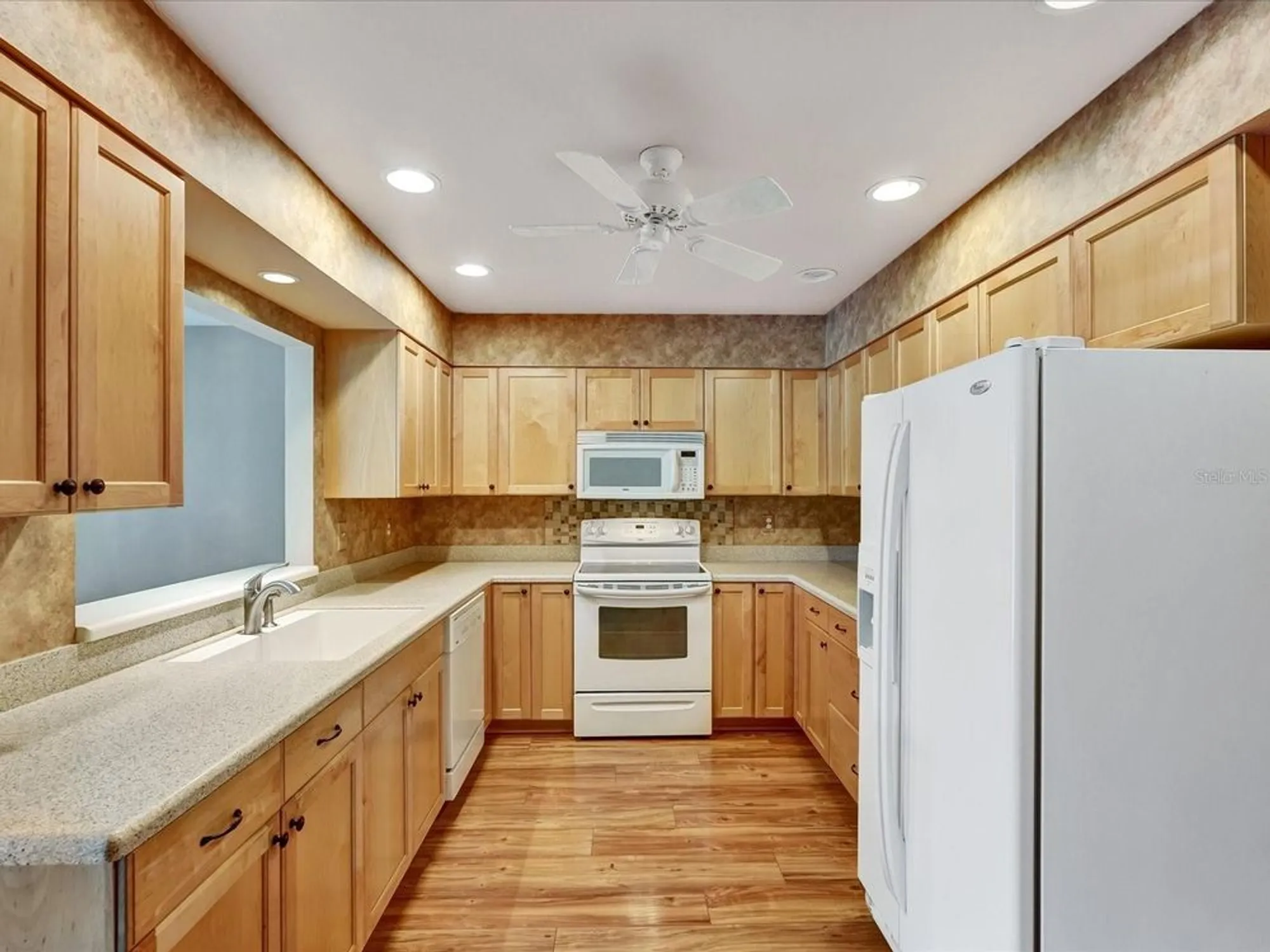 Property Slideshow image 12 of 19 | 7261 golf pointe way way, Sarasota, FL, 34243