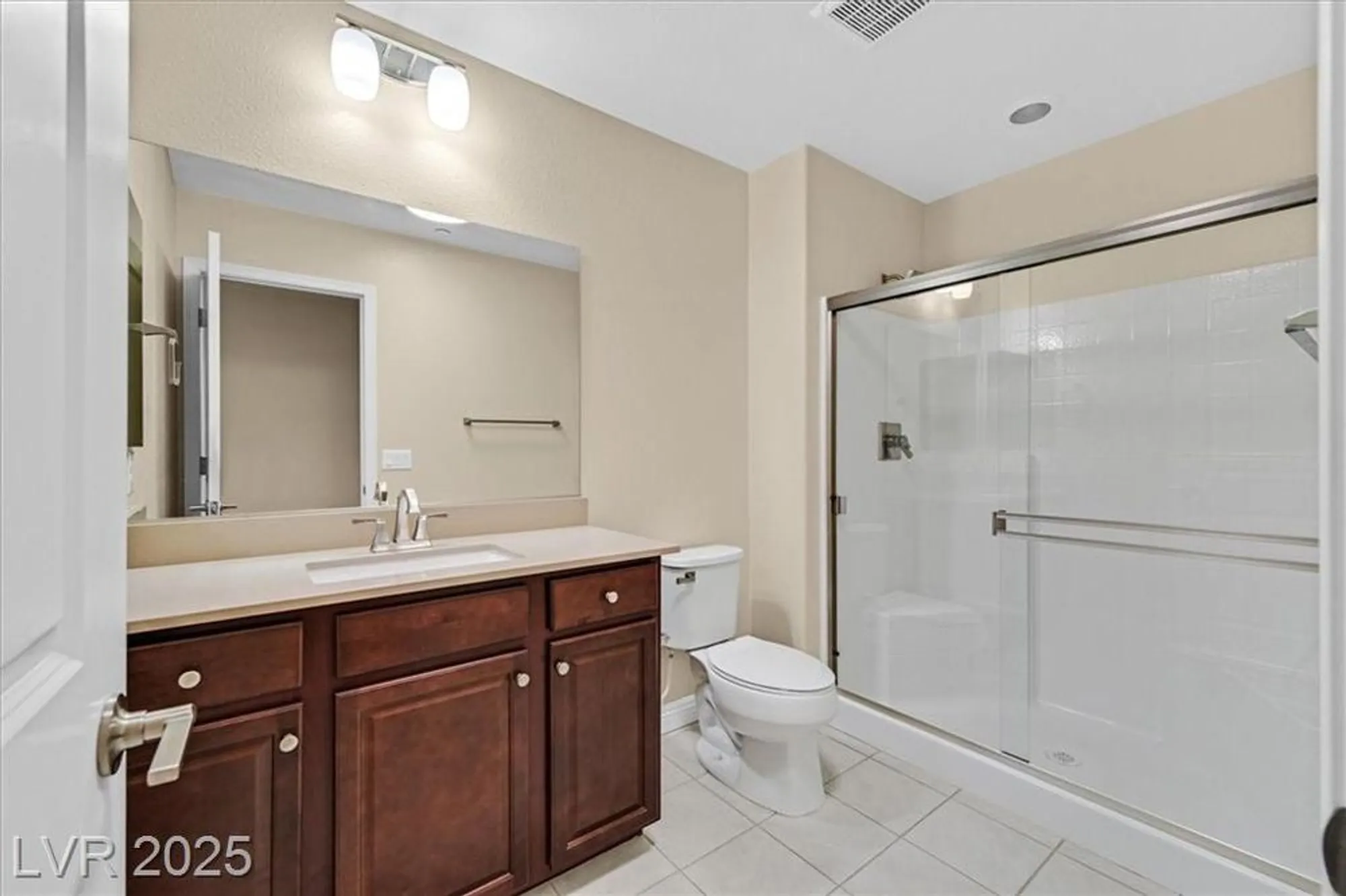 Property Slideshow image 18 of 34 | 10409 shoalhaven dr, Las Vegas, NV, 89134
