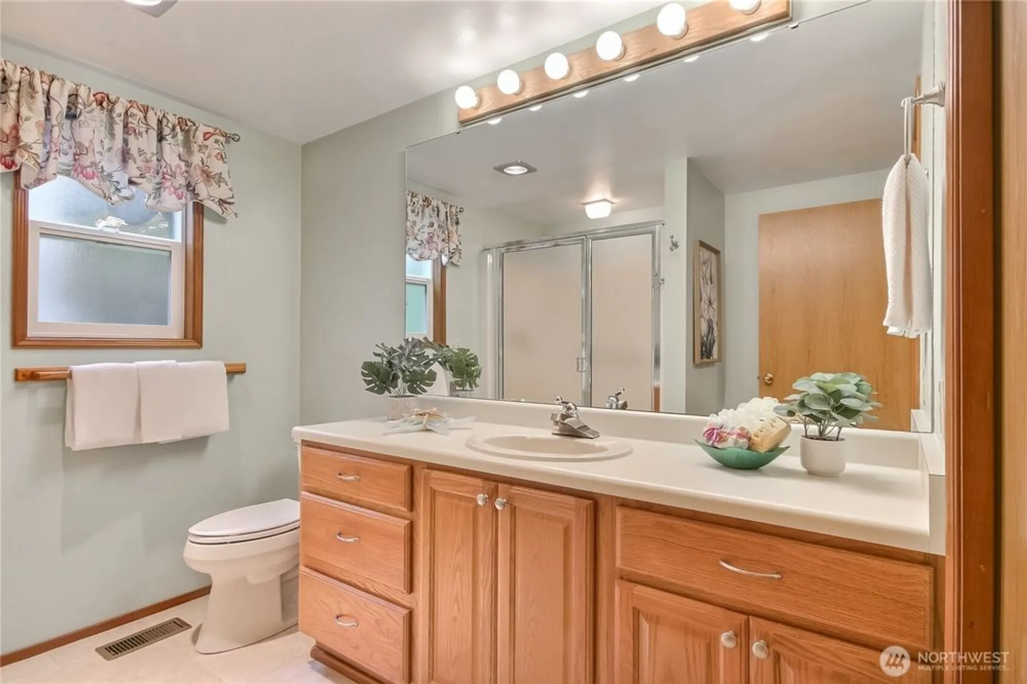Property Slideshow image 20 of 40 | 4106 221st pl se # 1072, Issaquah, WA, 98029