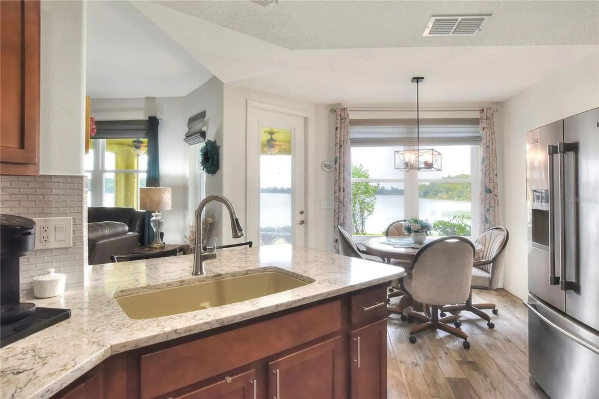 Property Slideshow image 14 of 50 | 3913 serenade ln # 4, Lakeland, FL, 33811