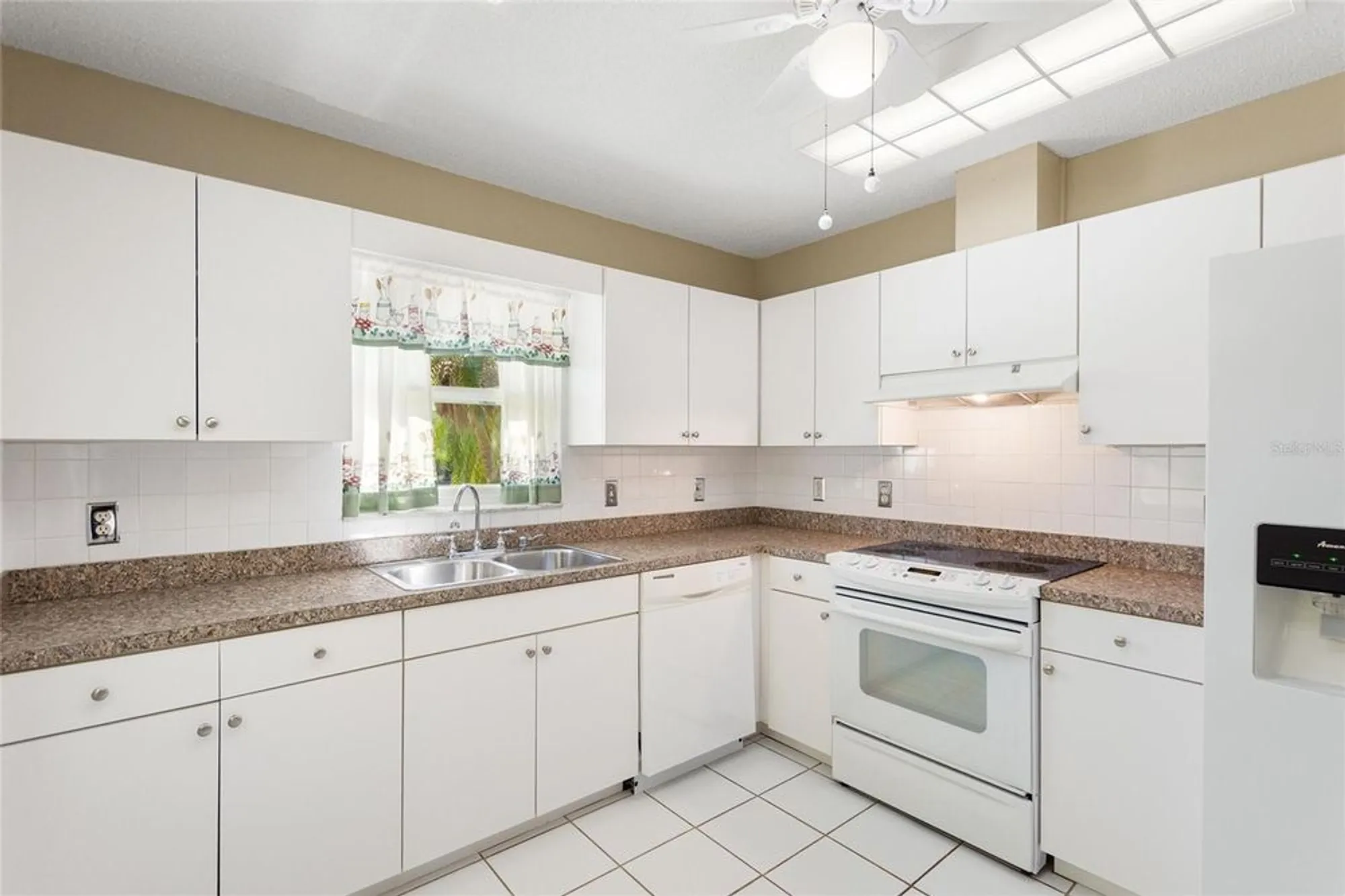 Property Slideshow image 2 of 49 | 679 fort duquesna dr, Sun City Center, FL, 33573