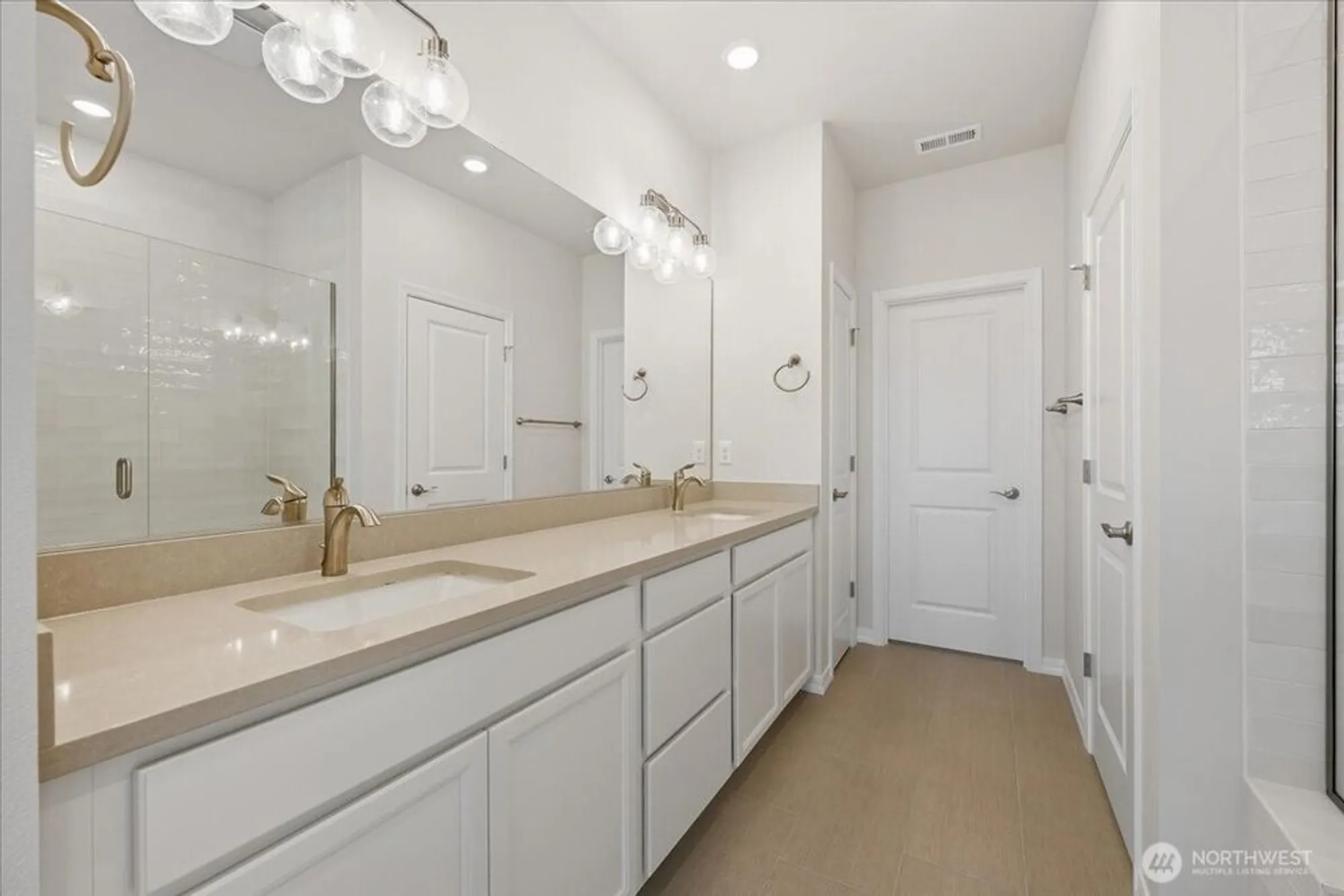 Property Slideshow image 22 of 26 | 14810 207th ave e unit e, Bonney Lake, WA, 98391