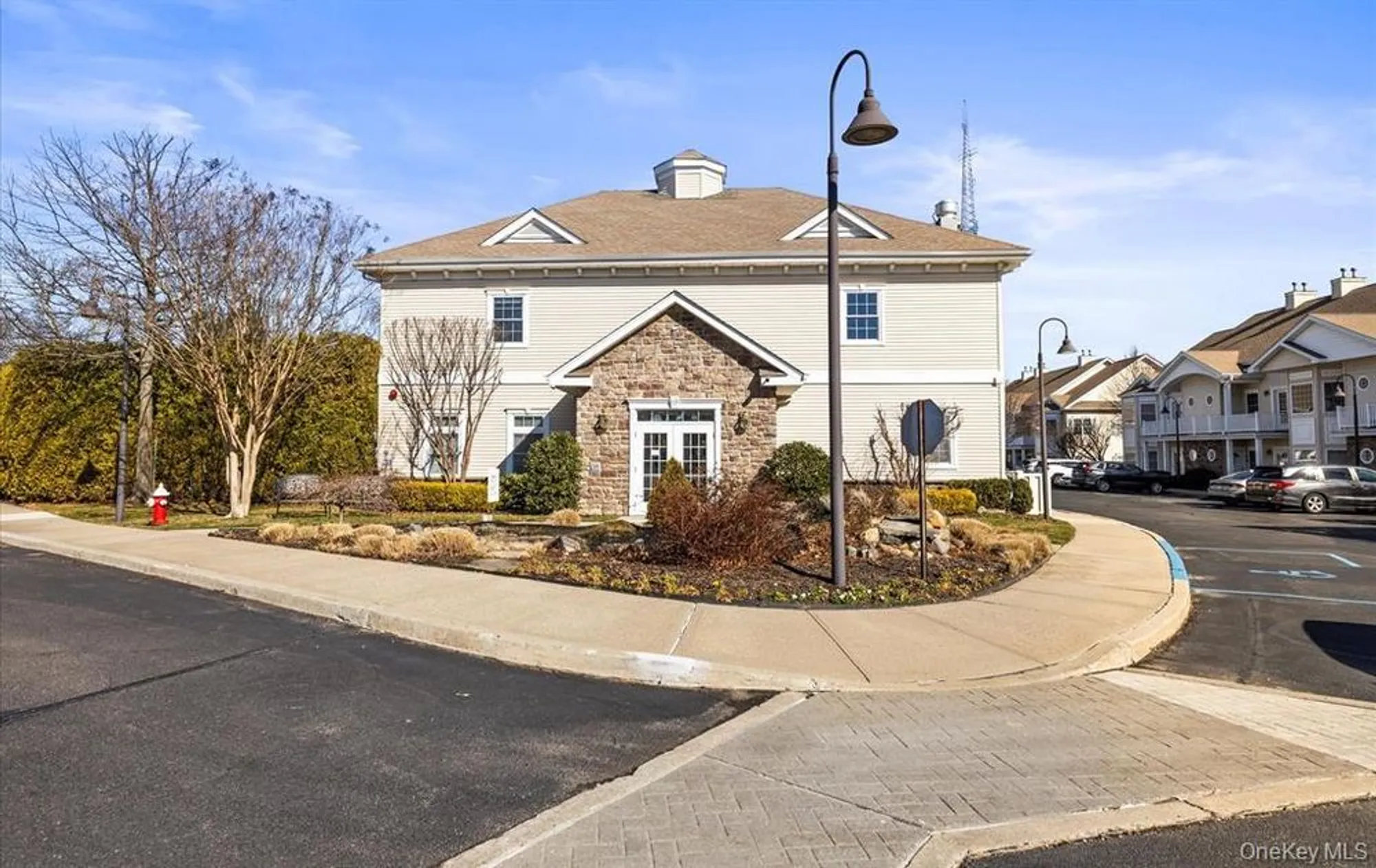 Property Slideshow image 19 of 24 | 119 autumn dr, Plainview, NY, 11803