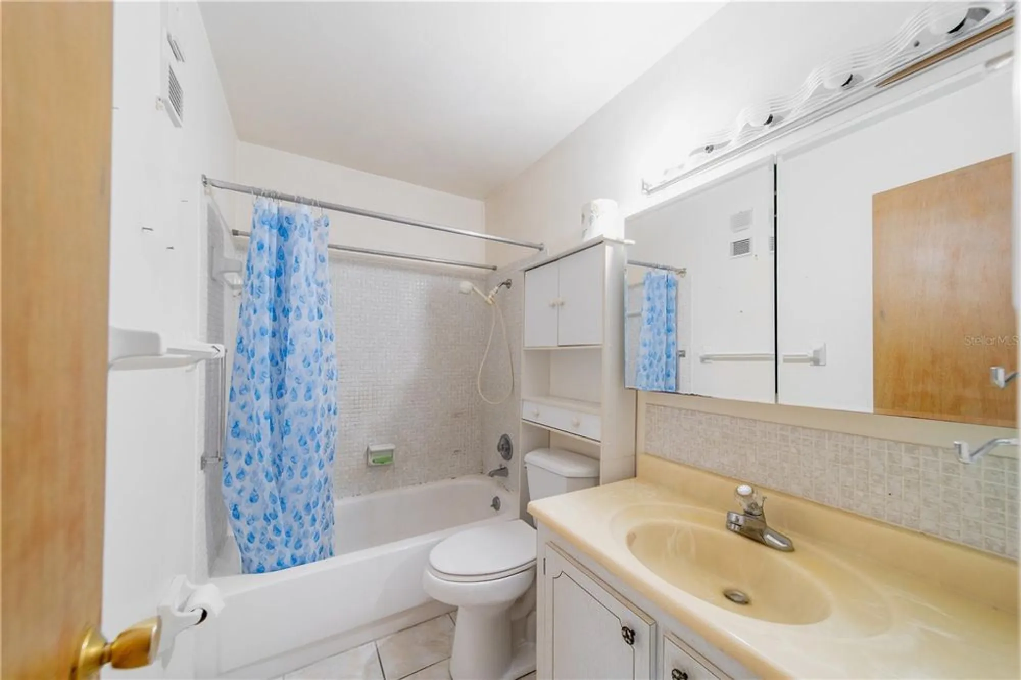 Property Slideshow image 10 of 30 | 5925 shore blvd 606, Gulfport, FL, 33707