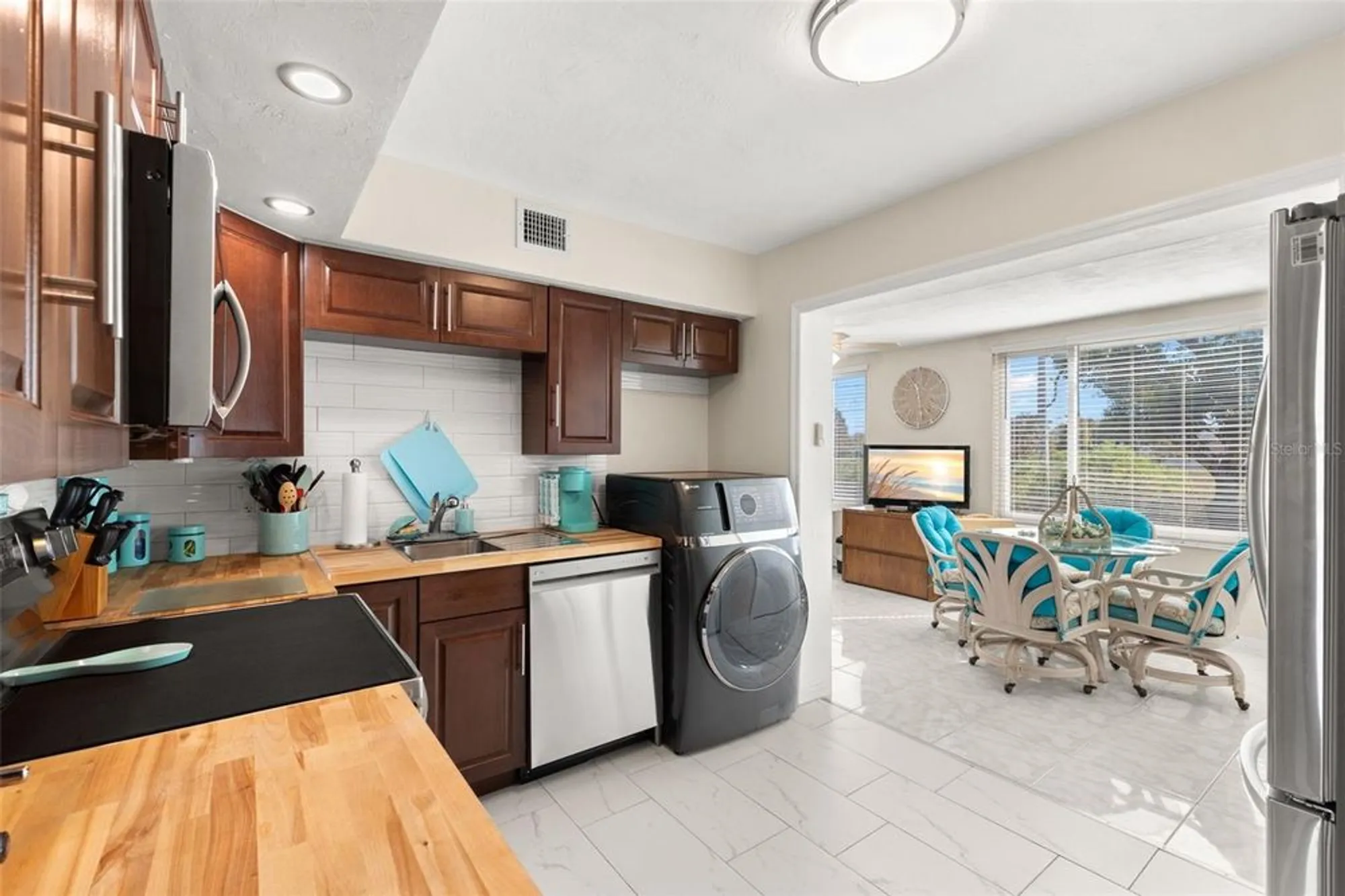 Property Slideshow image 13 of 35 | 2461 canadian way 27, Clearwater, FL, 33763