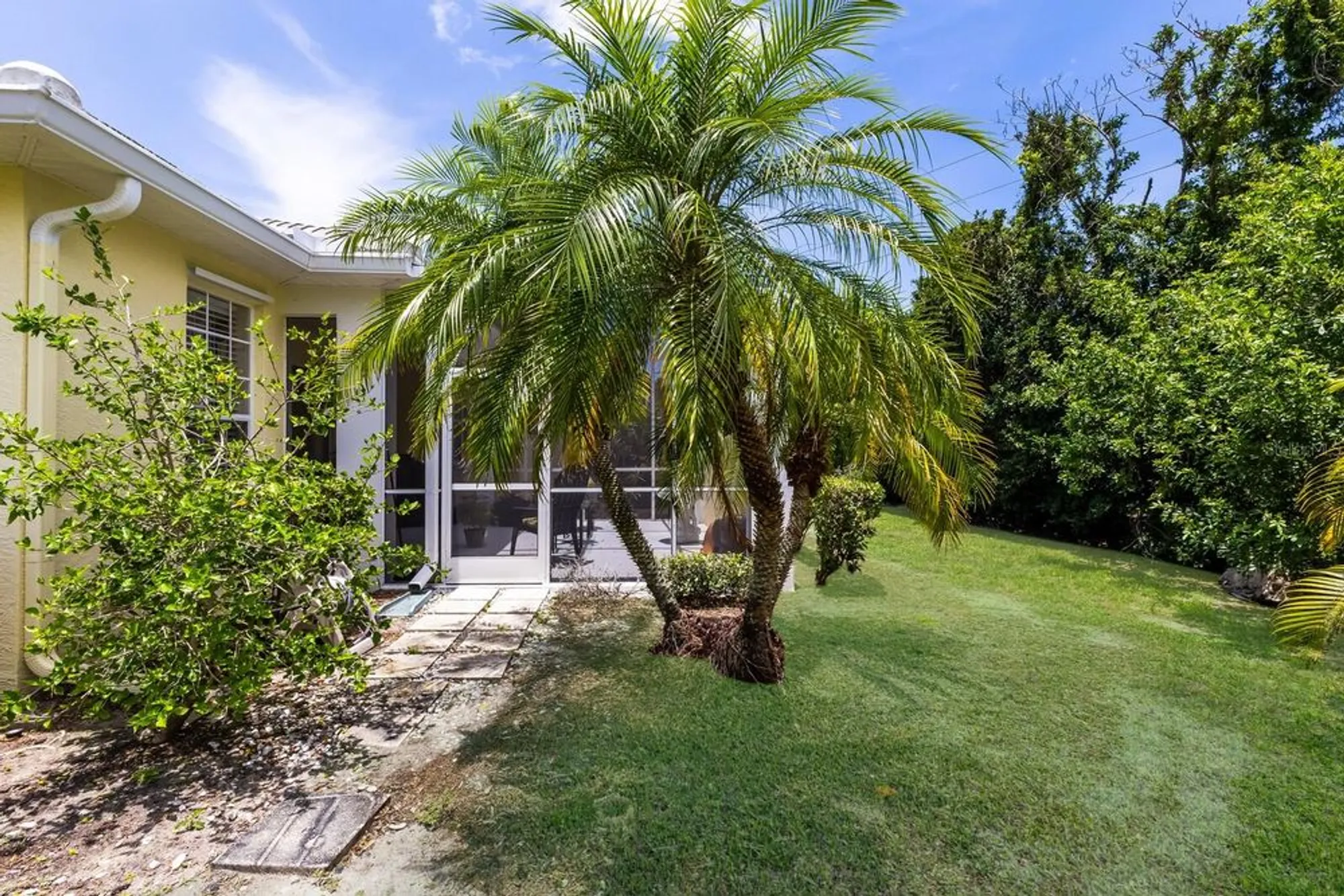 Property Slideshow image 21 of 28 | 915 barclay ct, Venice, FL, 34293