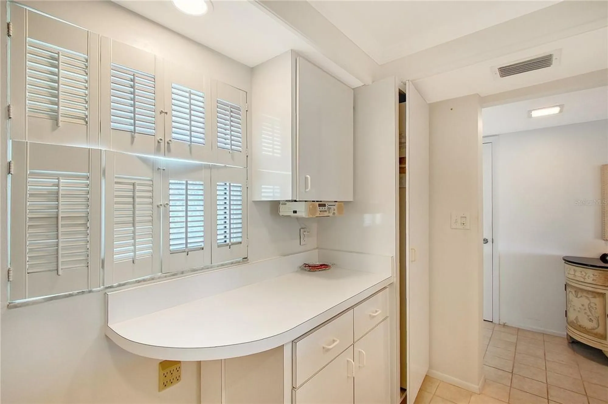 Property Slideshow image 14 of 37 | 1350 n portofino dr apt 402, Sarasota, FL, 34242