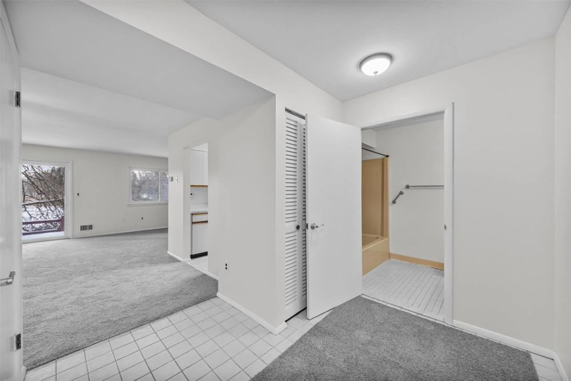 Property Slideshow image 6 of 37 | 156 carriage ct g, Yorktown Heights, NY, 10598